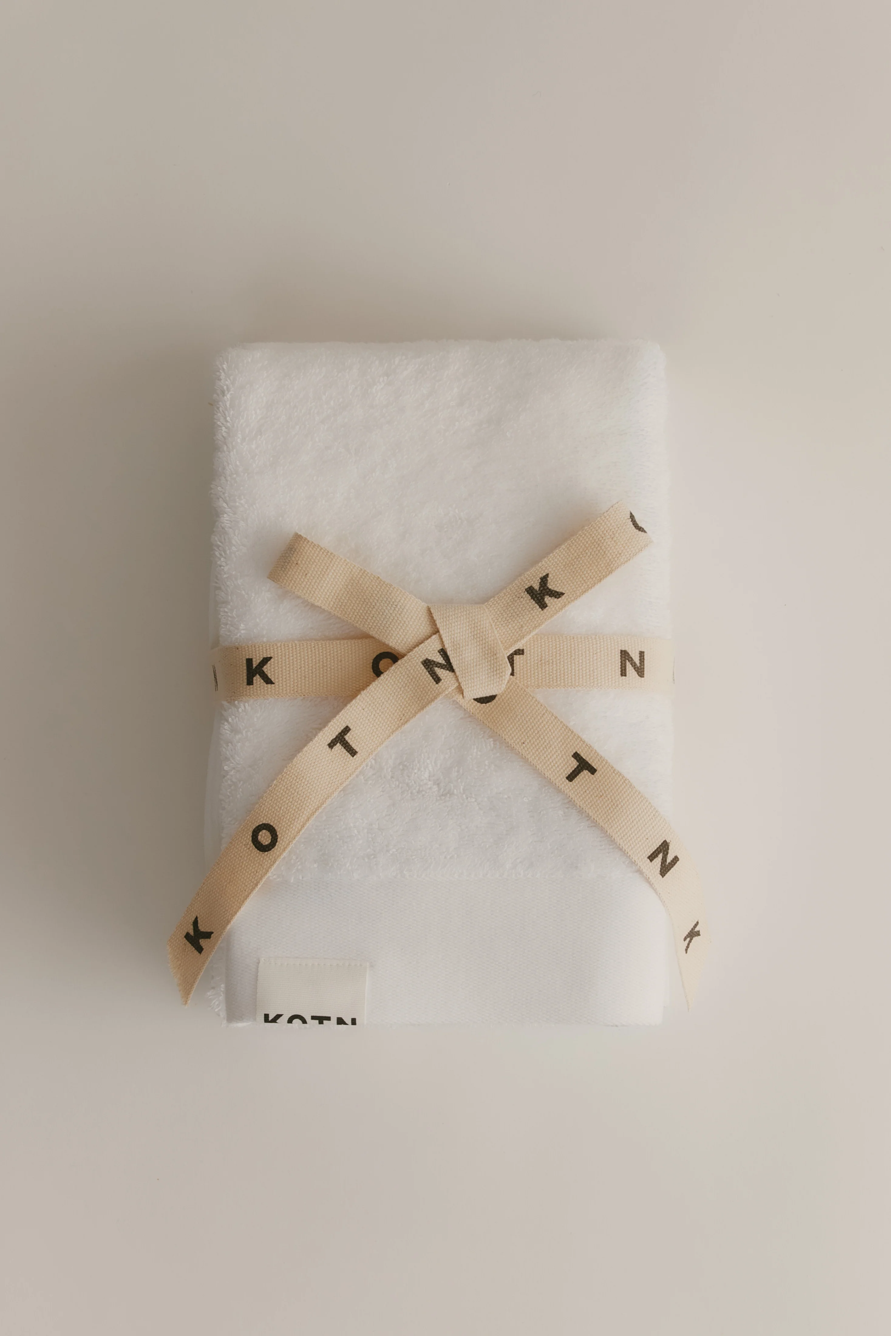 Egyptian Cotton Hand Towel (2 Pack) in White - Image 4