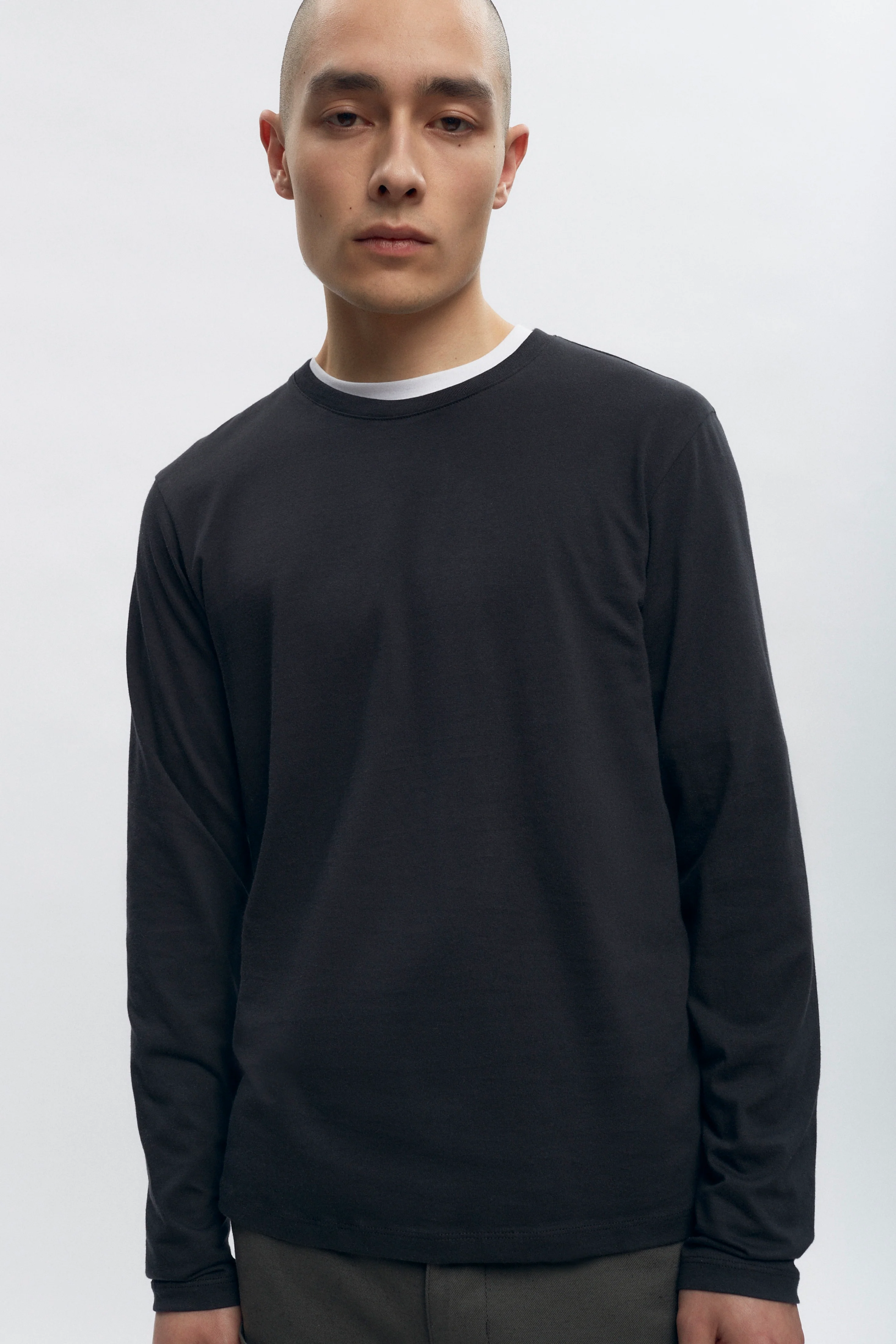 Unisex Essential Longsleeve in Black - Image 2