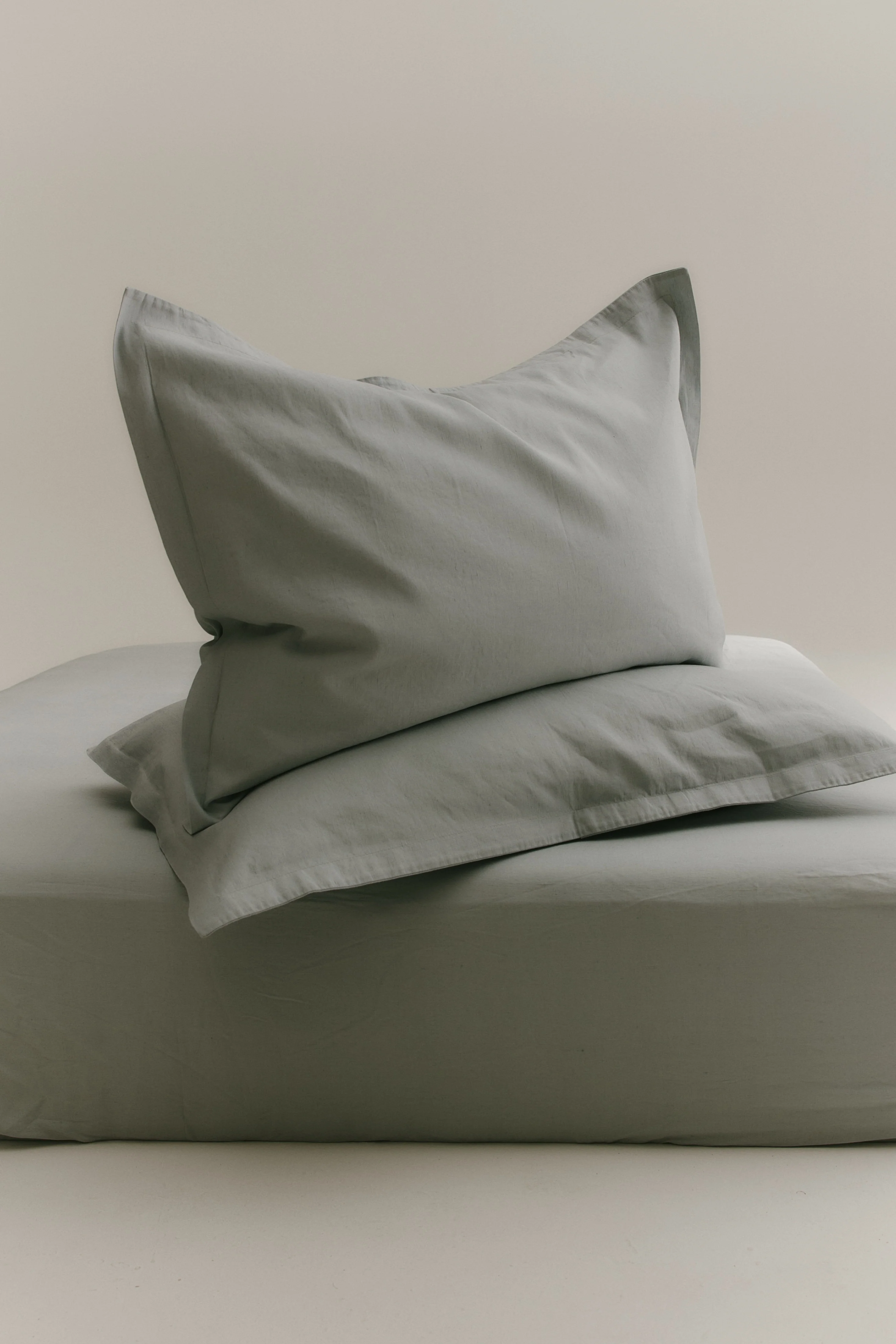 Linen Duvet Cover and Sham Set in Puritan Grey - Image 4