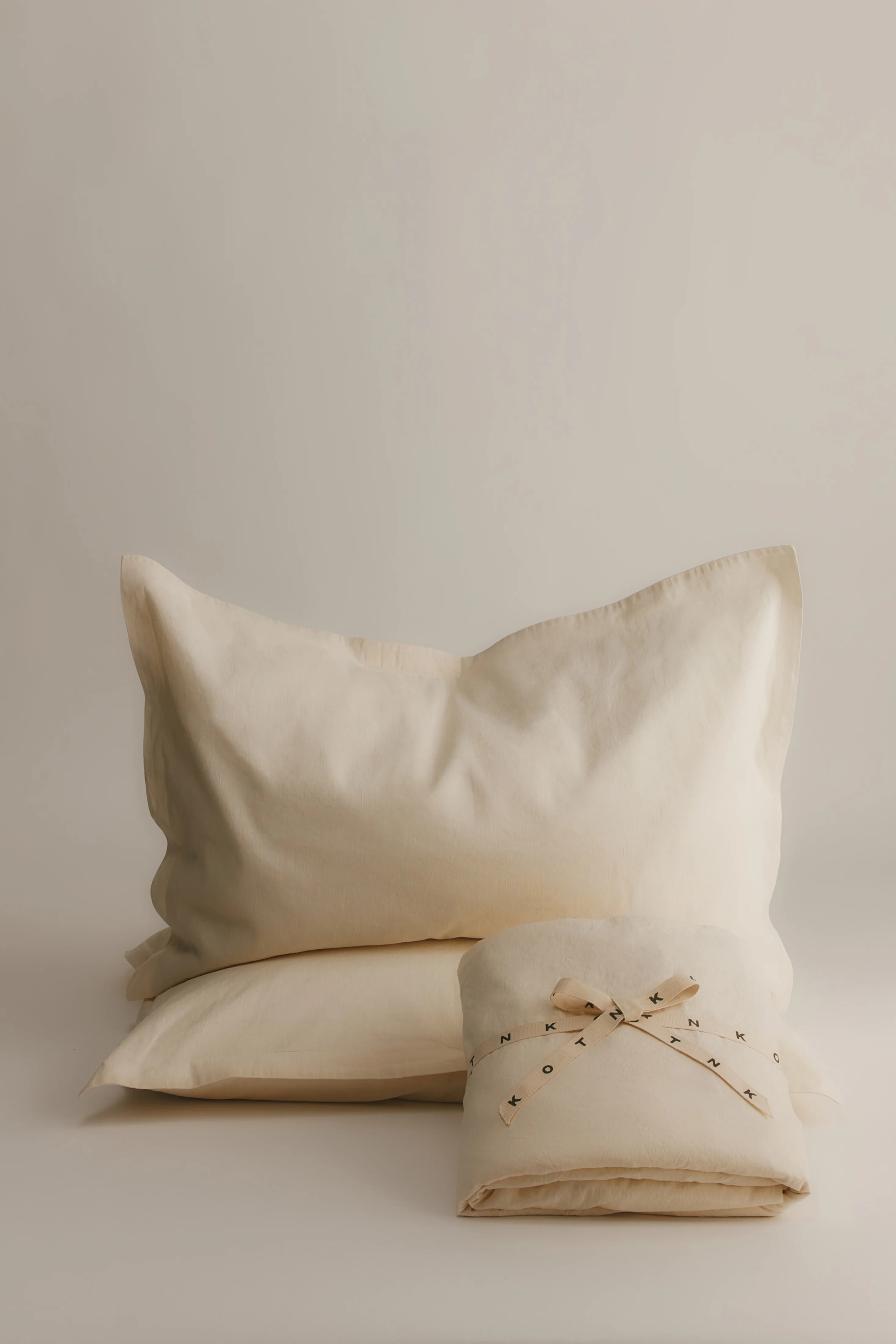 Linen Fitted Sheet and Pillow Set in Natural