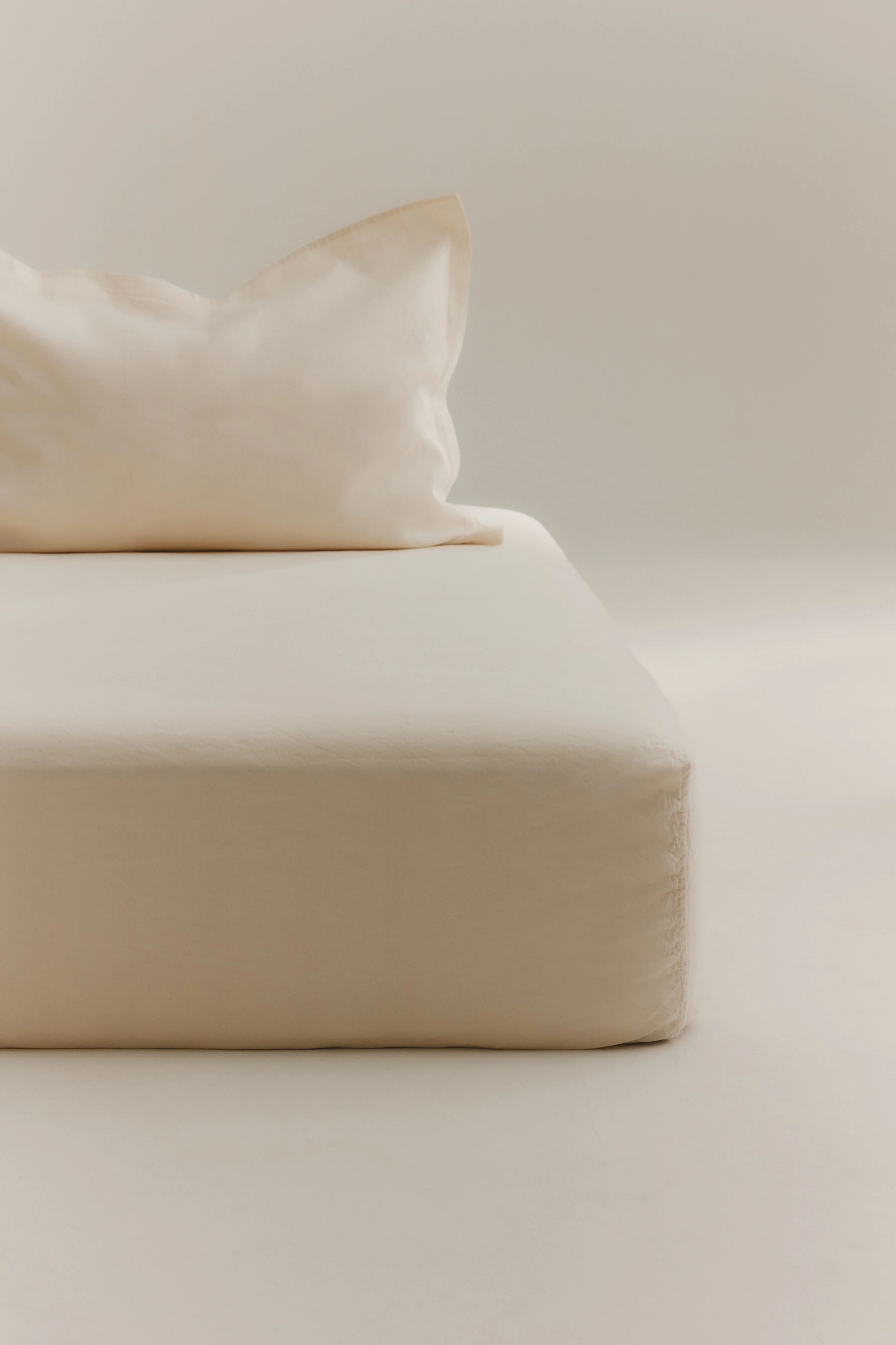 Linen Fitted Sheet and Pillow Set in Natural - Image 3