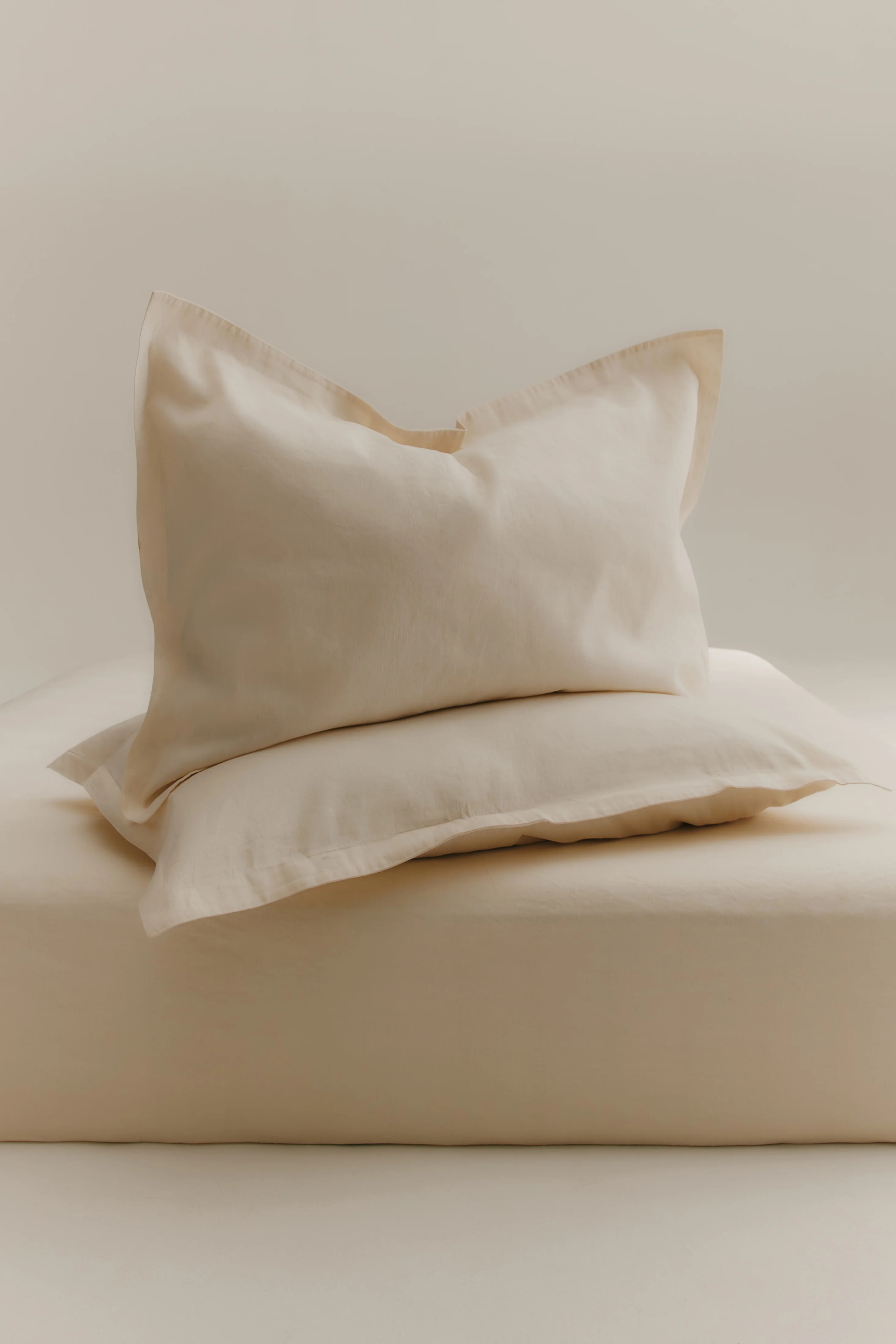 Linen Fitted Sheet and Pillow Set in Natural - Image 4