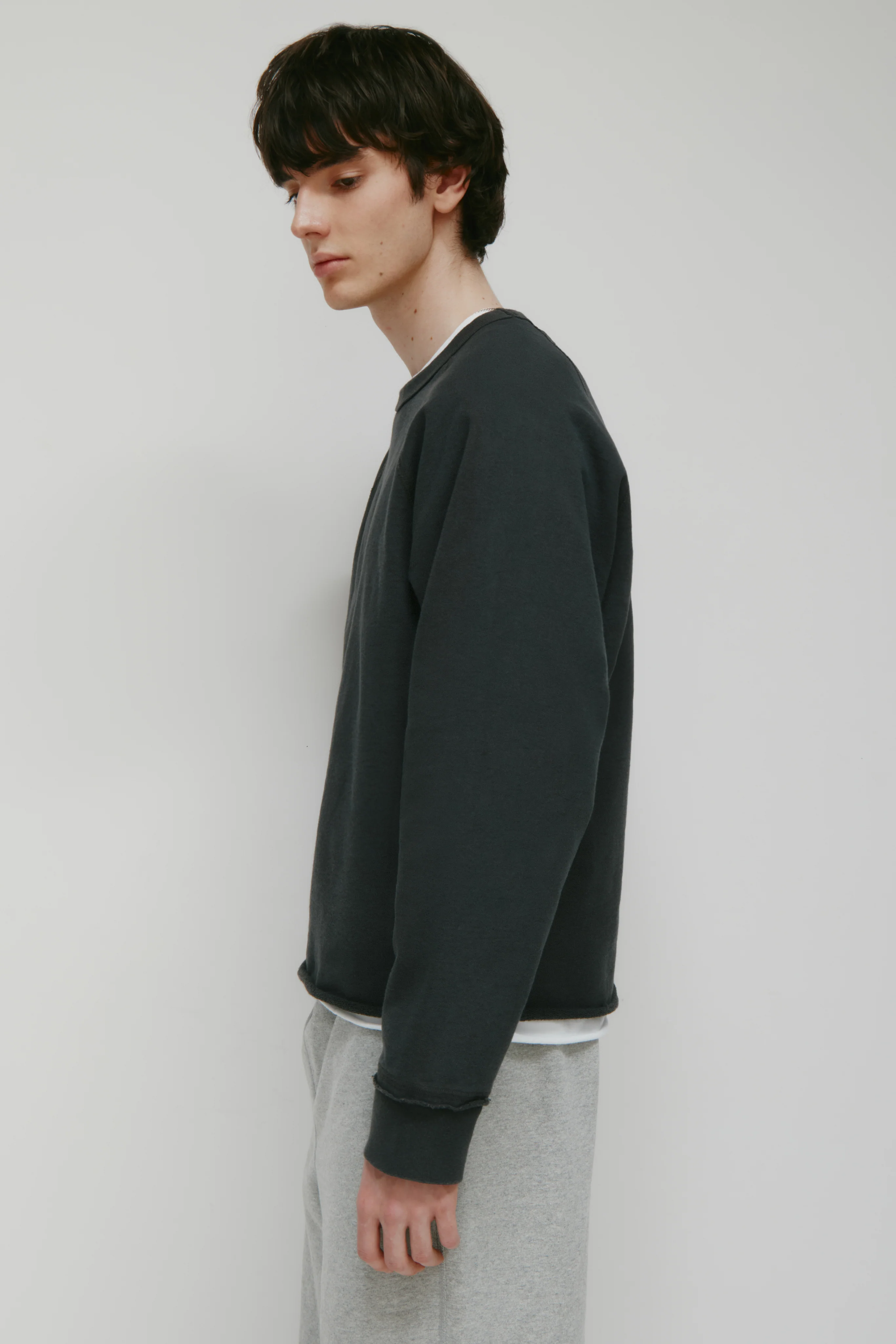 Men's Asr Cut-off Crewneck in Almost Black - Image 3