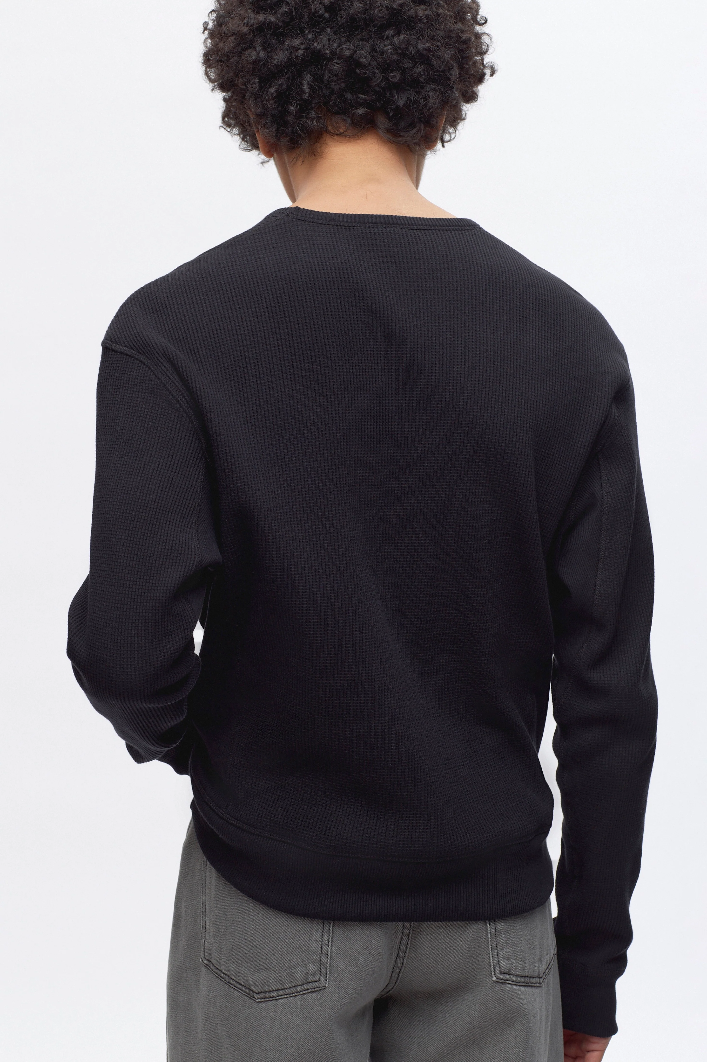 Atlas Sweatshirt in Black - Image 3