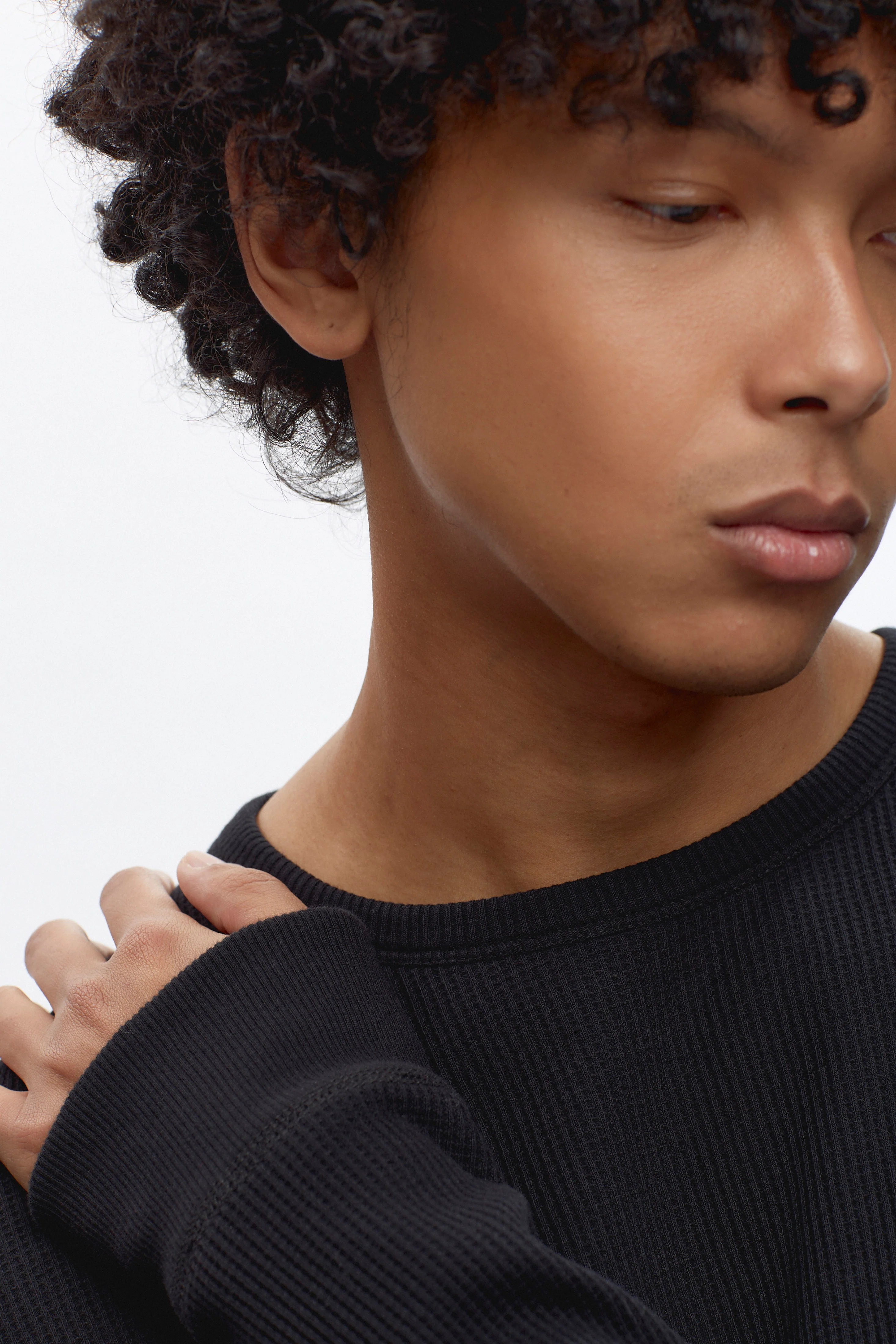 Atlas Sweatshirt in Black - Image 4