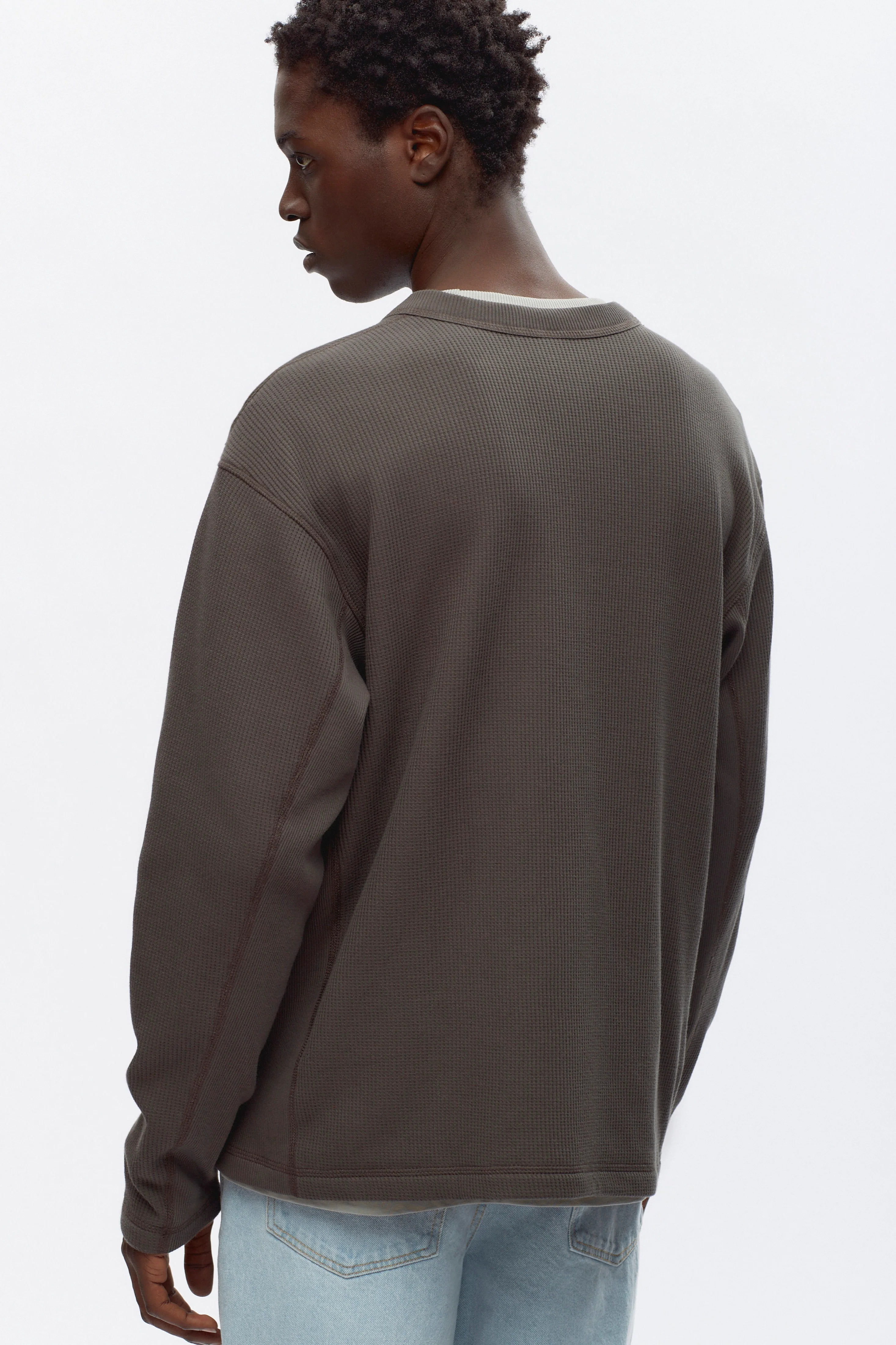 Atlas Waffle Cardigan in Beluga - Image 3