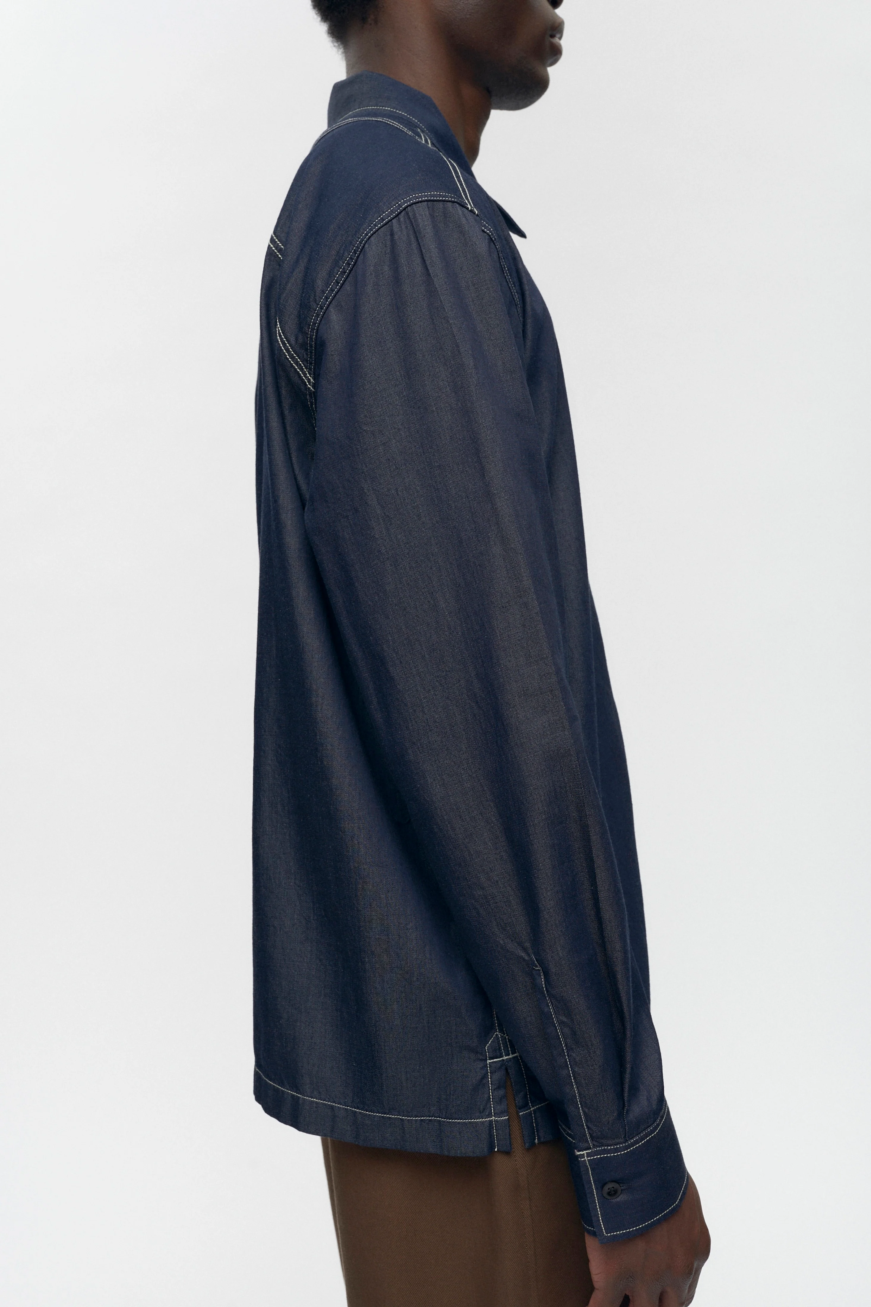 Men's Chambray Full Zip Shirt in Rinse - Image 4