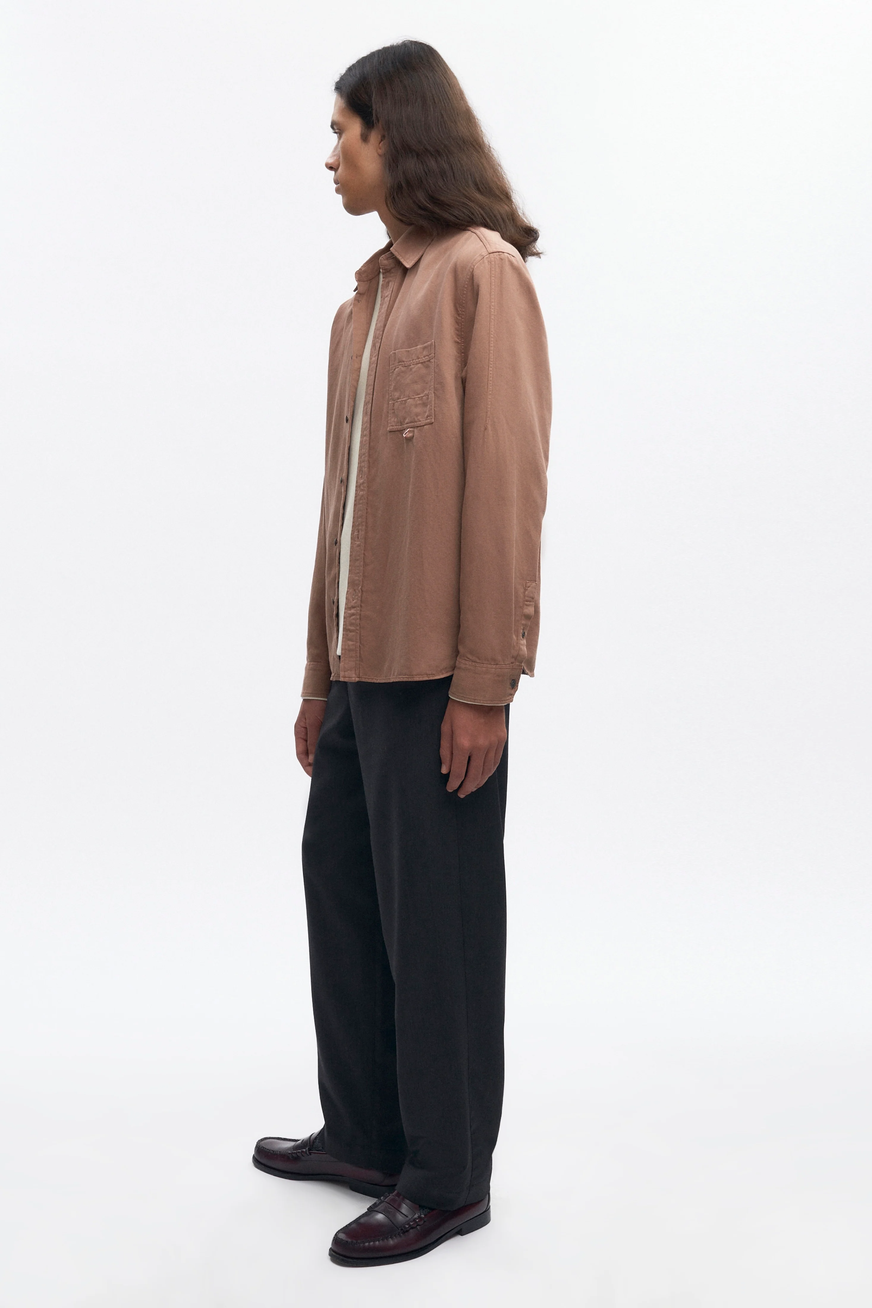 Men's Chambray Shirt in Earth - Image 5