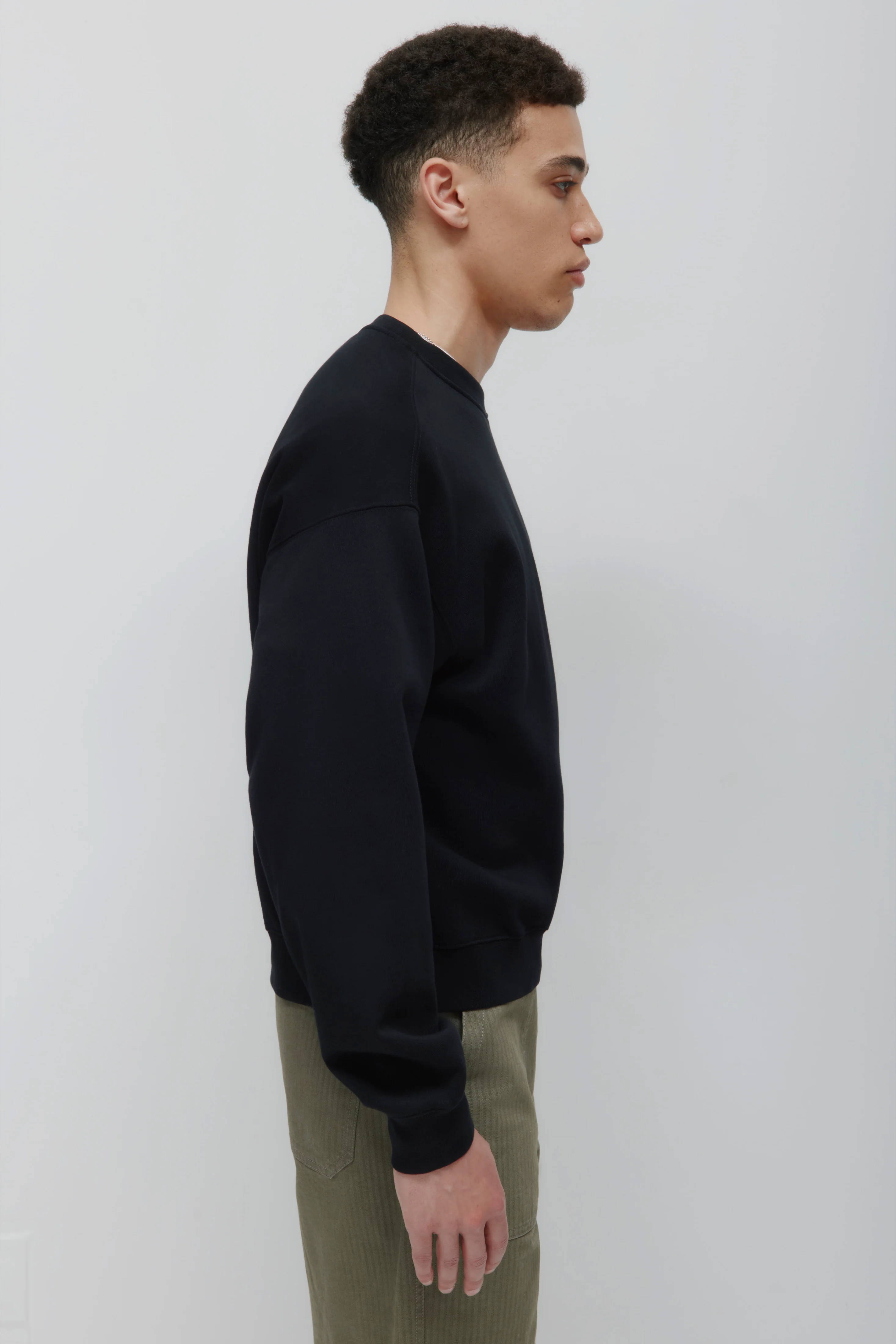 Men's Essential Sweatshirt in Black - Image 3