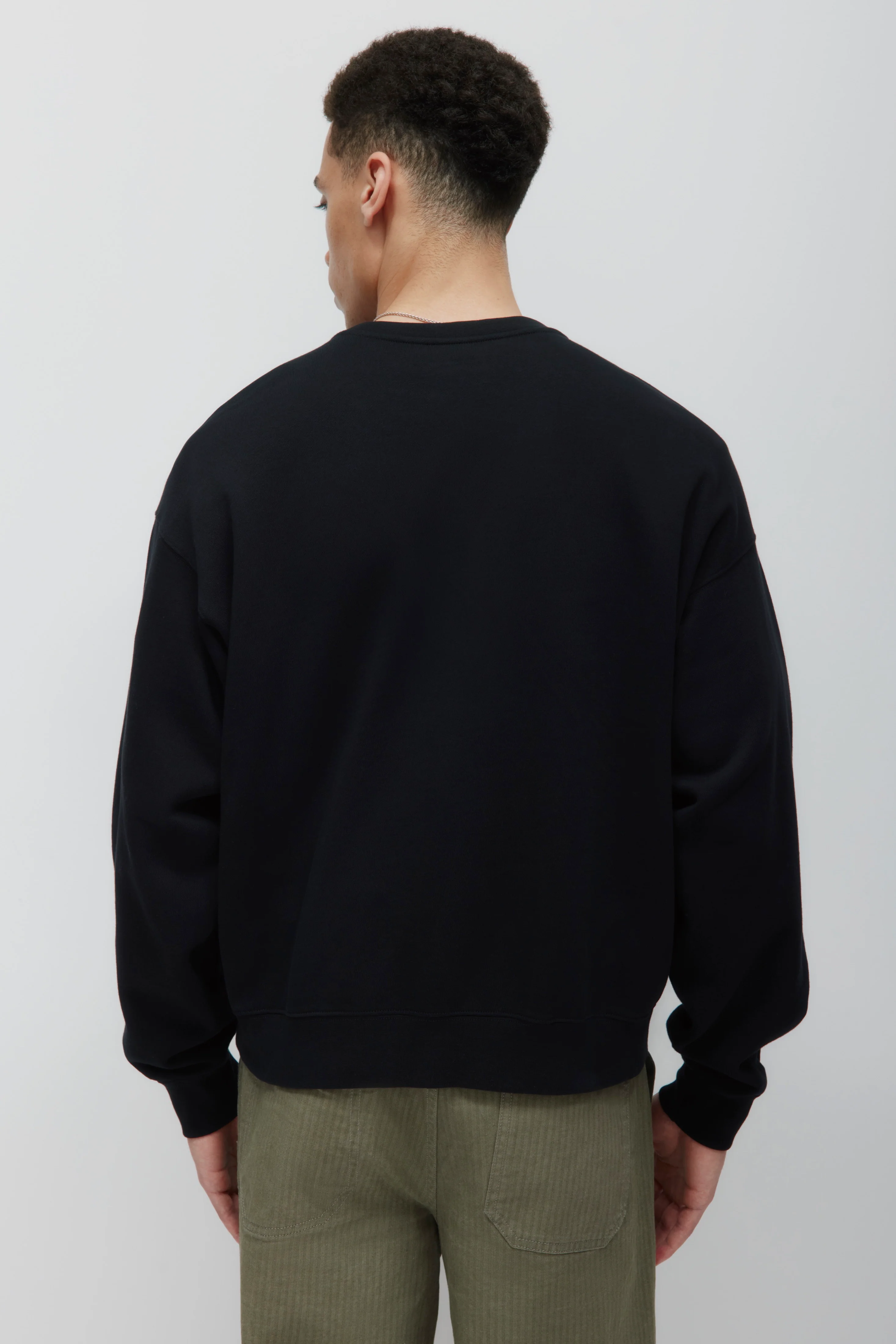 Men's Essential Sweatshirt in Black - Image 4