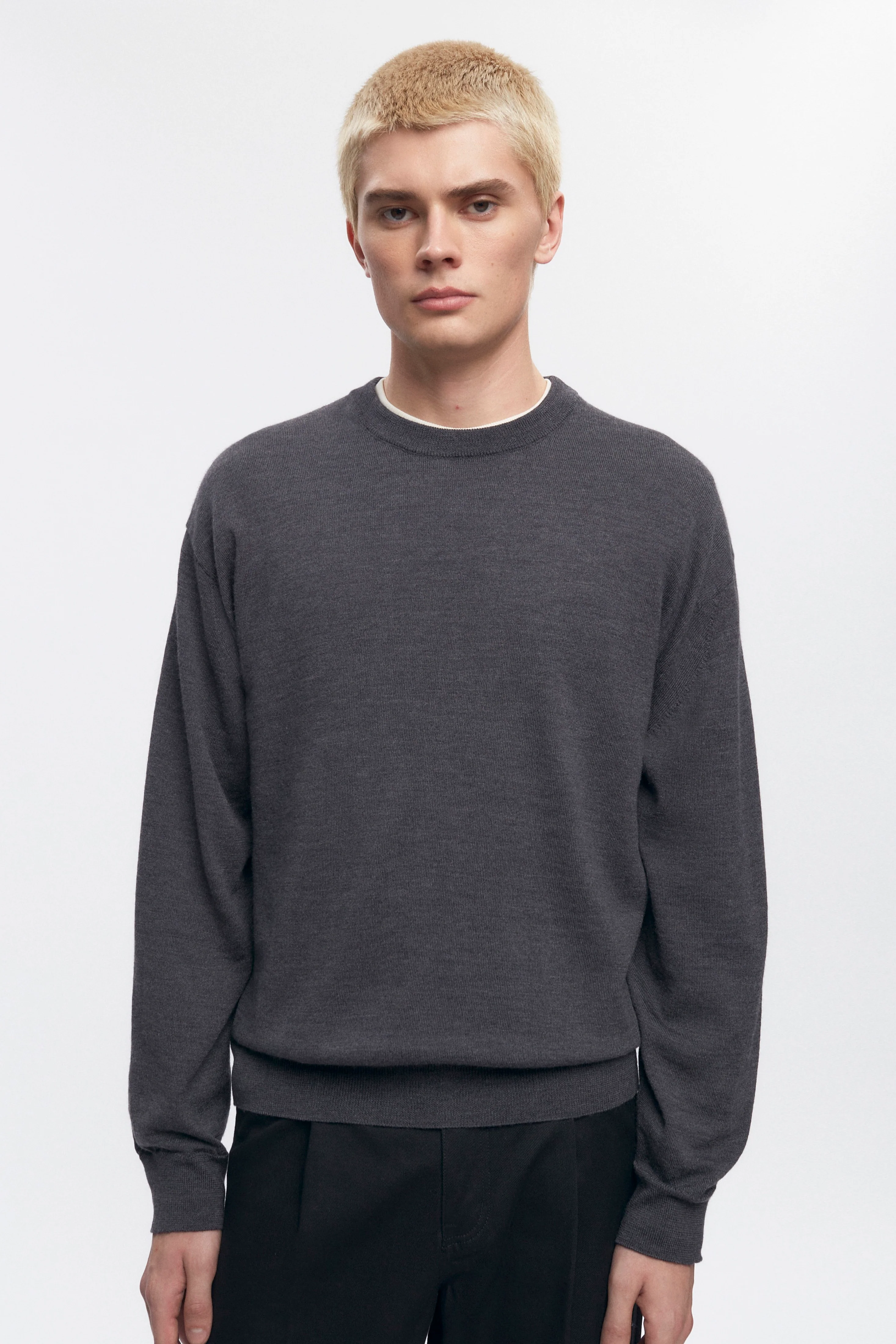 Men's Fine Merino Crewneck Sweater in Charcoal Melange