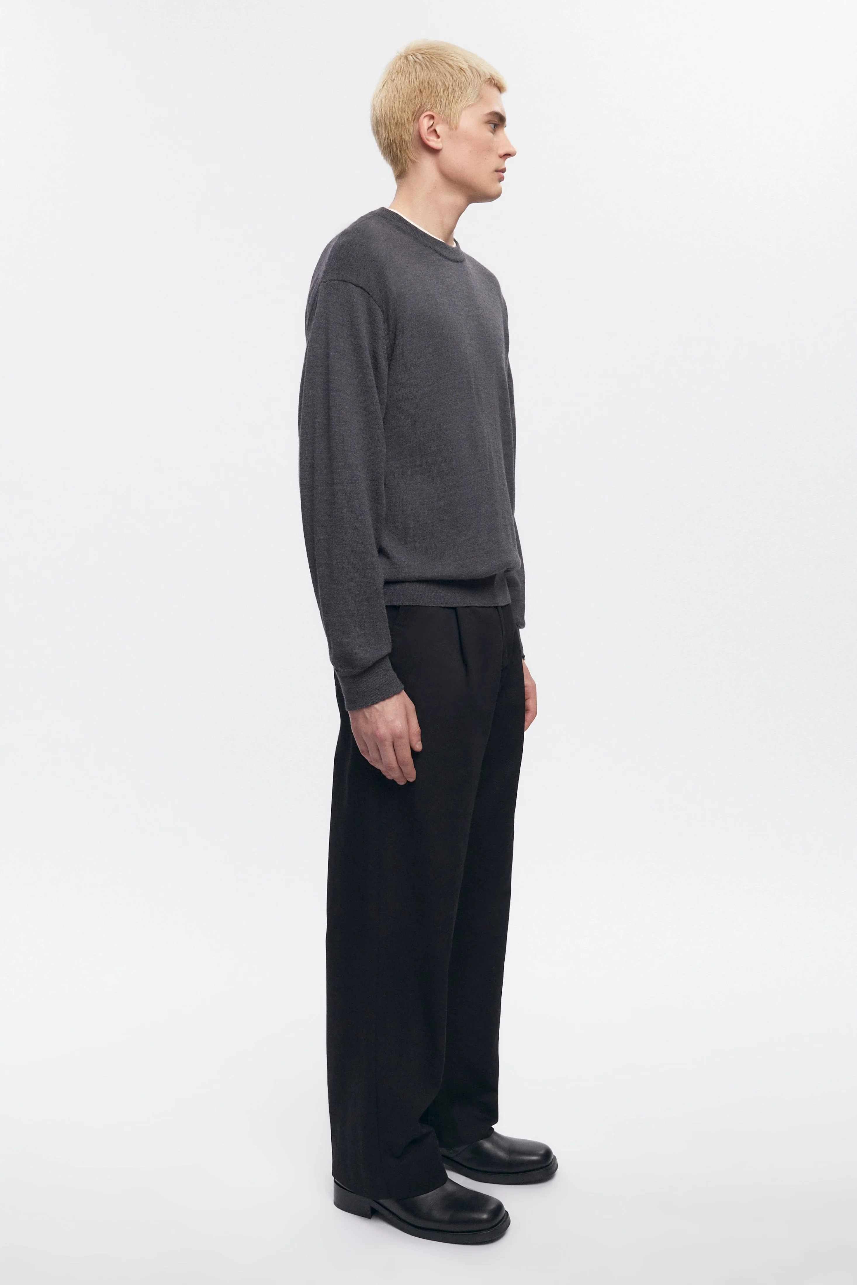 Men's Fine Merino Crewneck Sweater in Charcoal Melange - Image 5