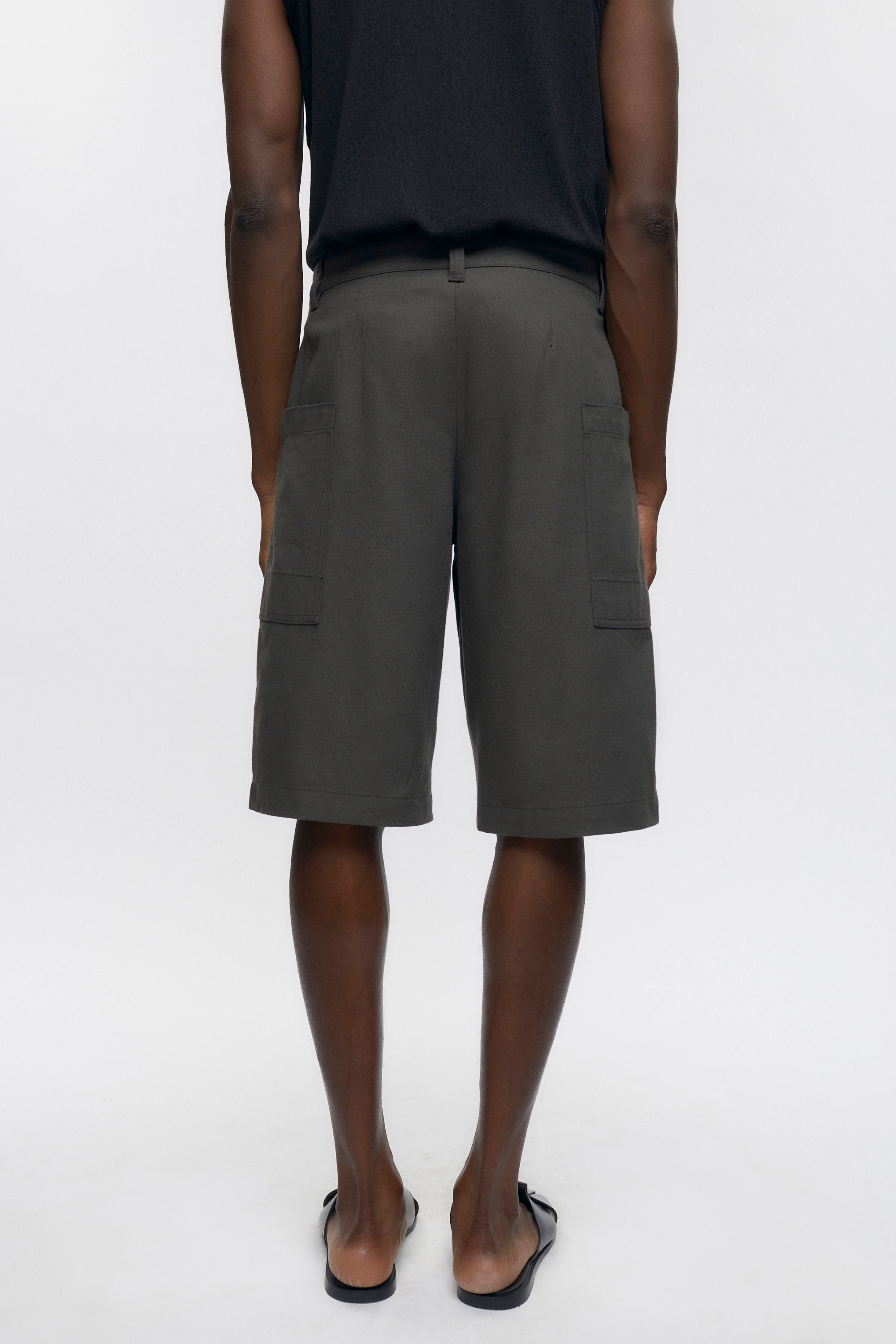 Harvest Pocket Shorts in Beluga - Image 3