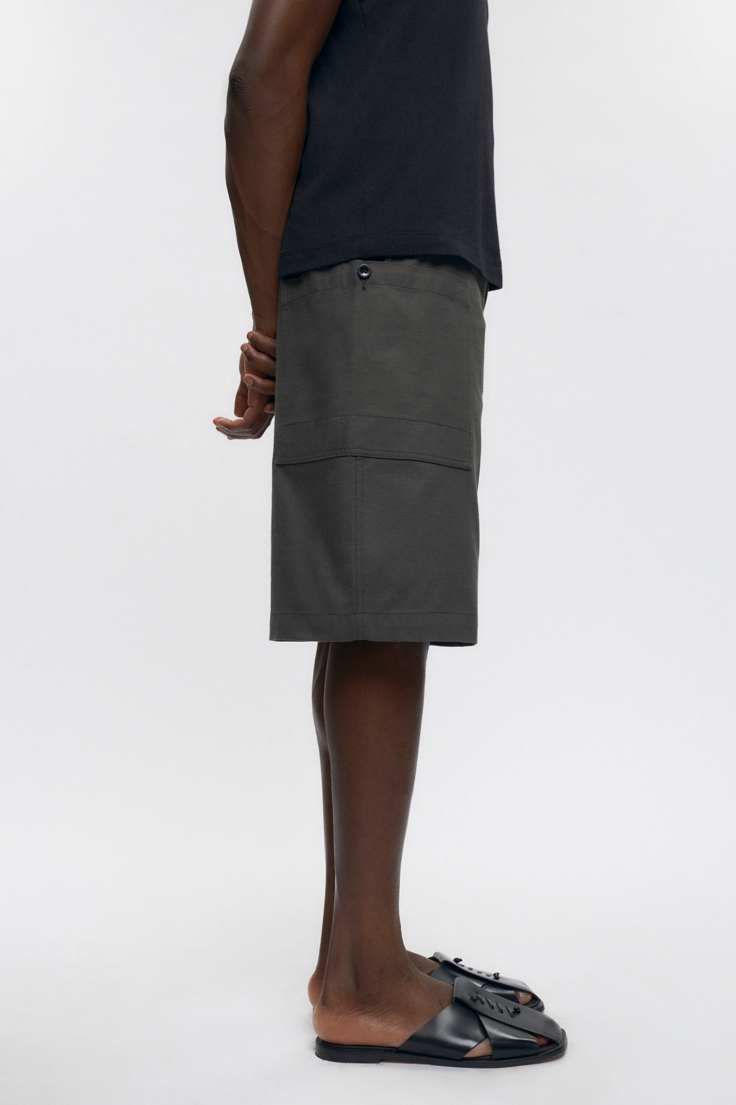 Harvest Pocket Shorts in Beluga - Image 4