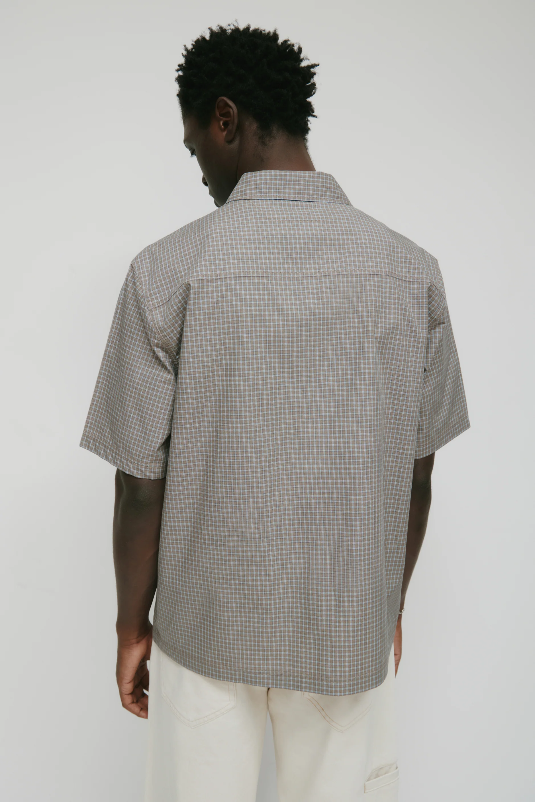 Men's Haydar Shortsleeve Shirt in Taupe/White/Dark Indigo Check - Image 4