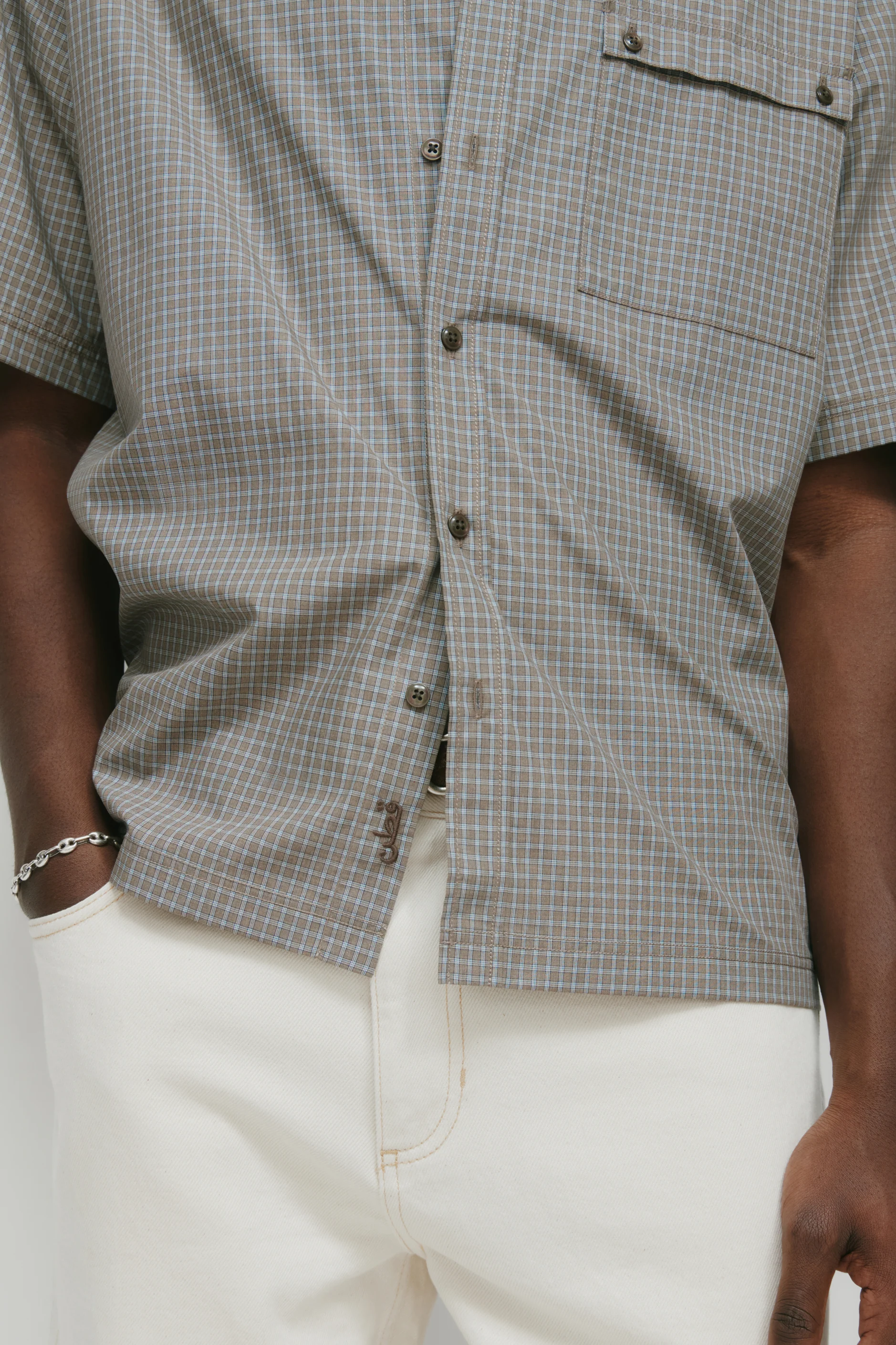 Men's Haydar Shortsleeve Shirt in Taupe/White/Dark Indigo Check - Image 5
