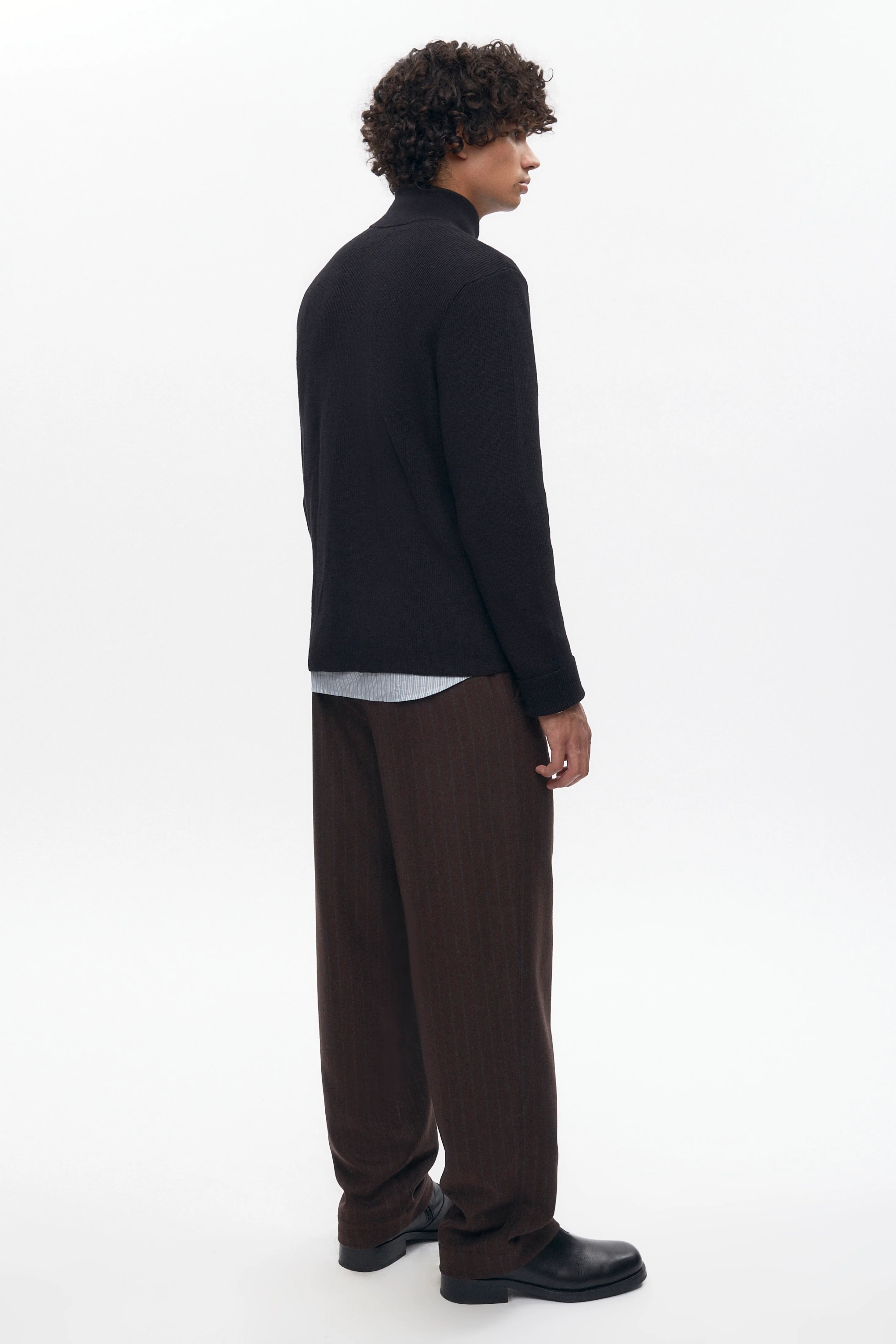 Men's Lightweight Zip Sweater in Black - Image 6