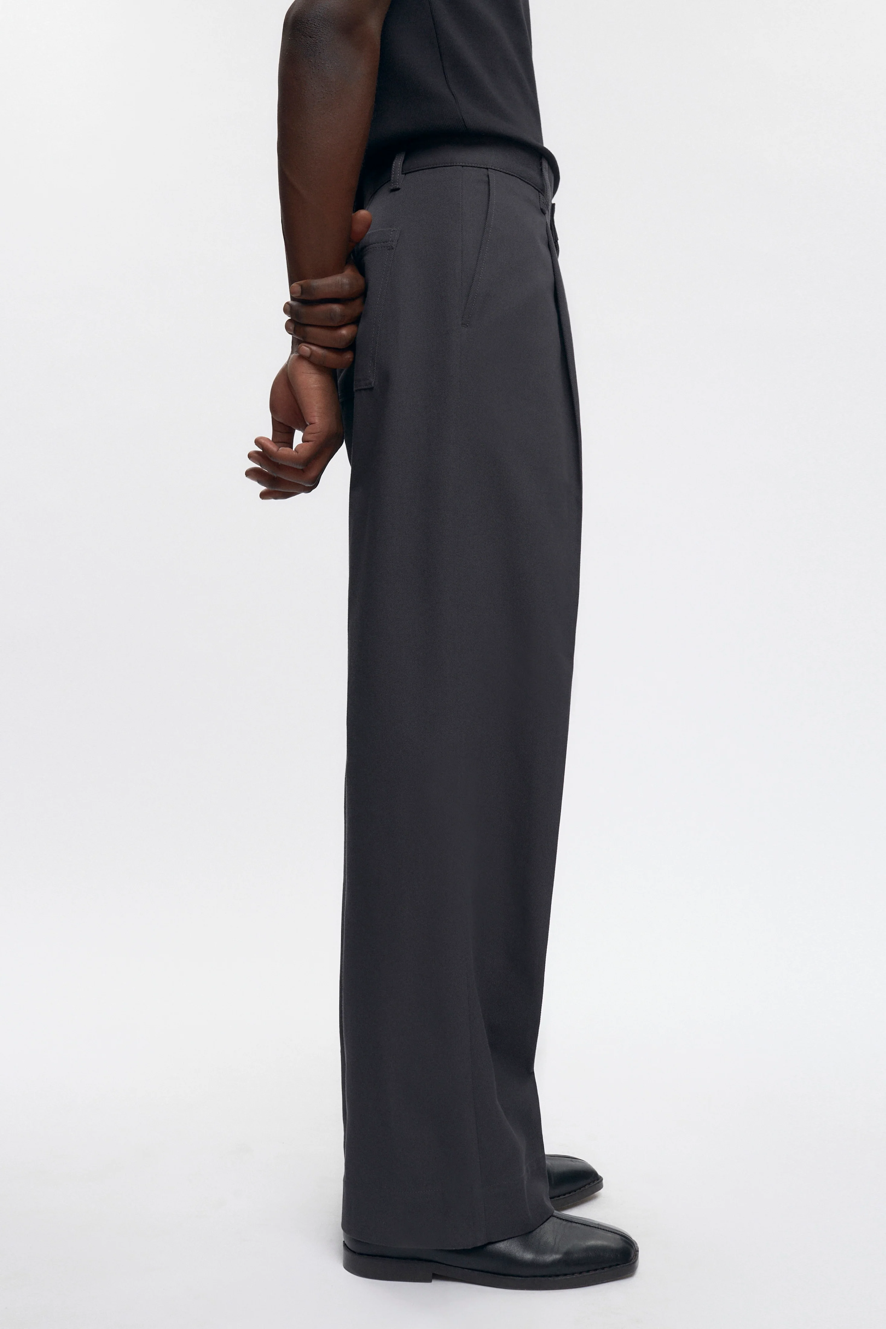 Nilus Trouser in Beluga - Image 4