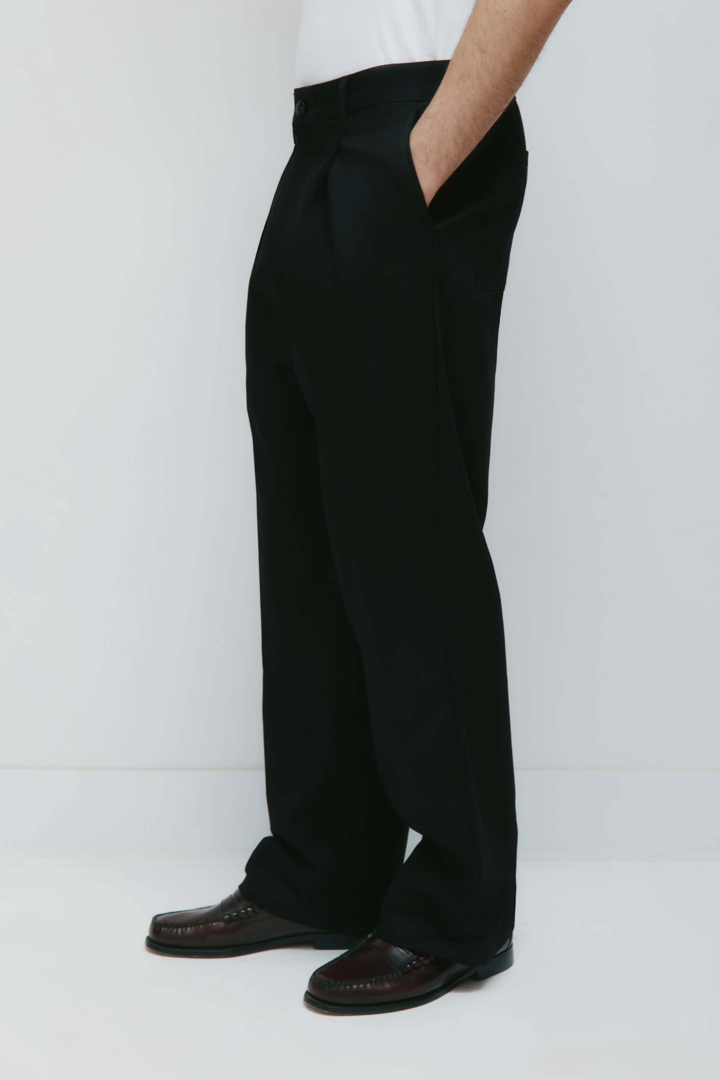 Men's Nilus Trouser in Black - Image 4