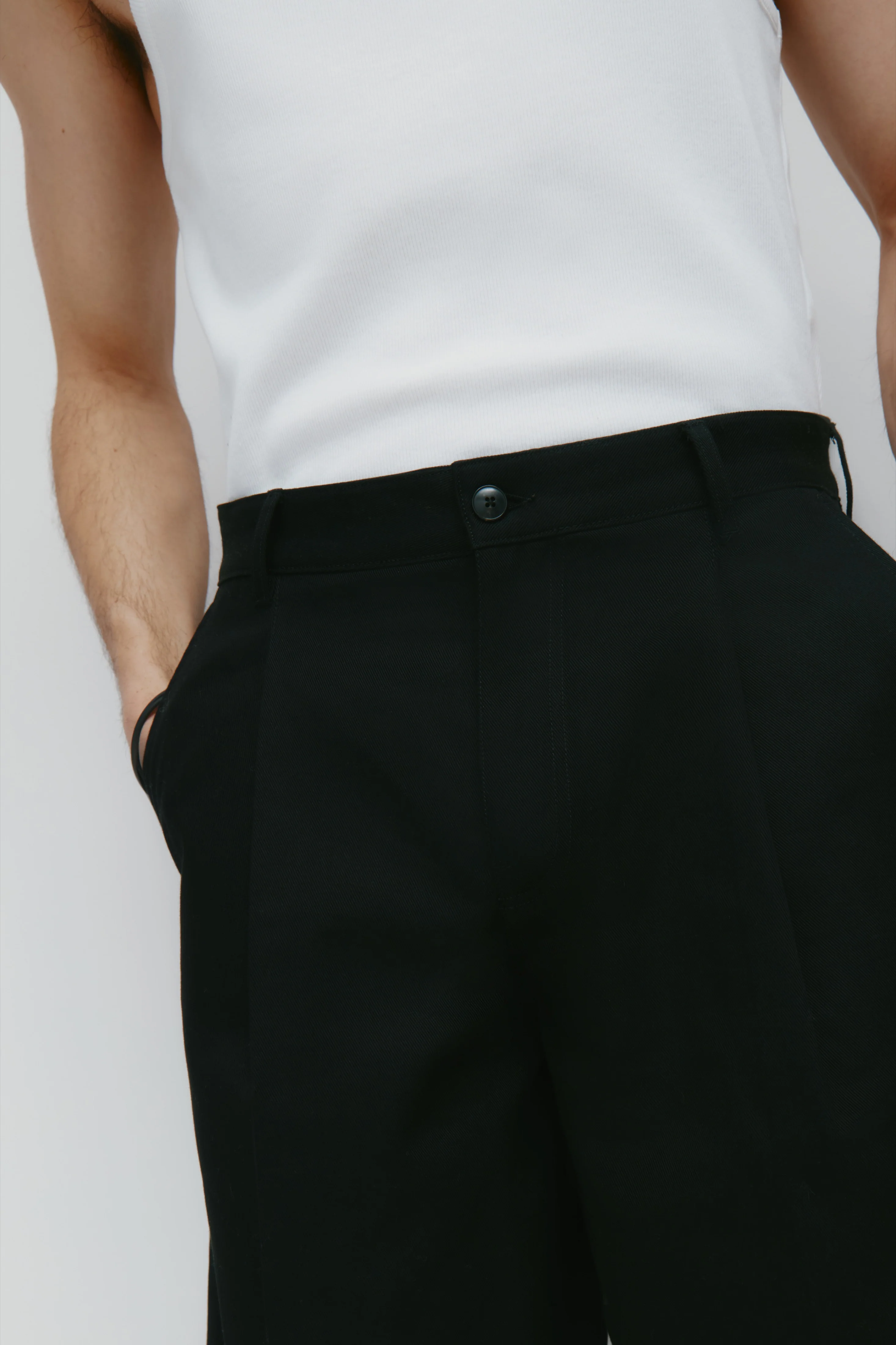 Men's Nilus Trouser in Black - Image 5