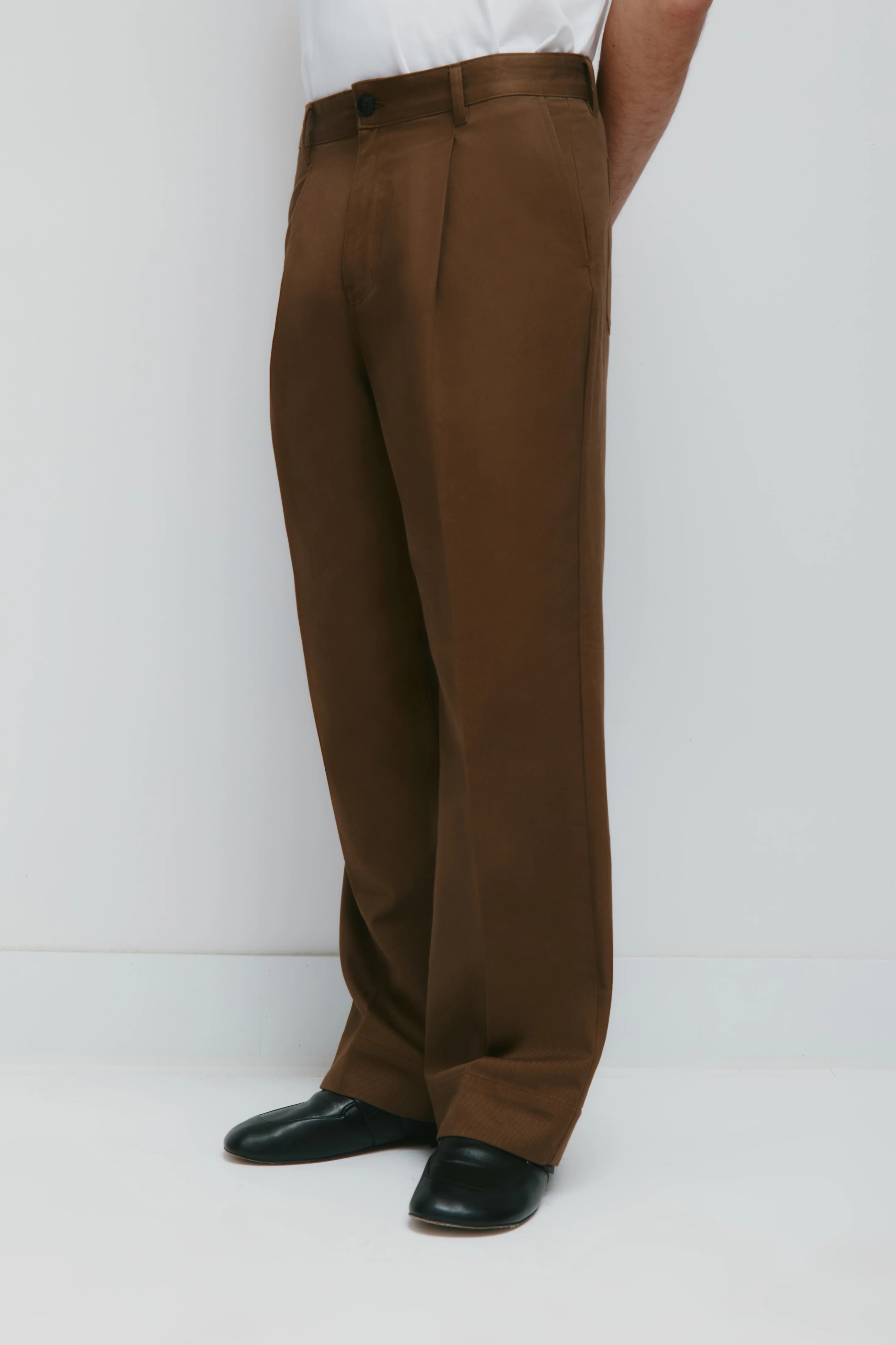 Men's Nilus Trouser in Walnut - Image 4