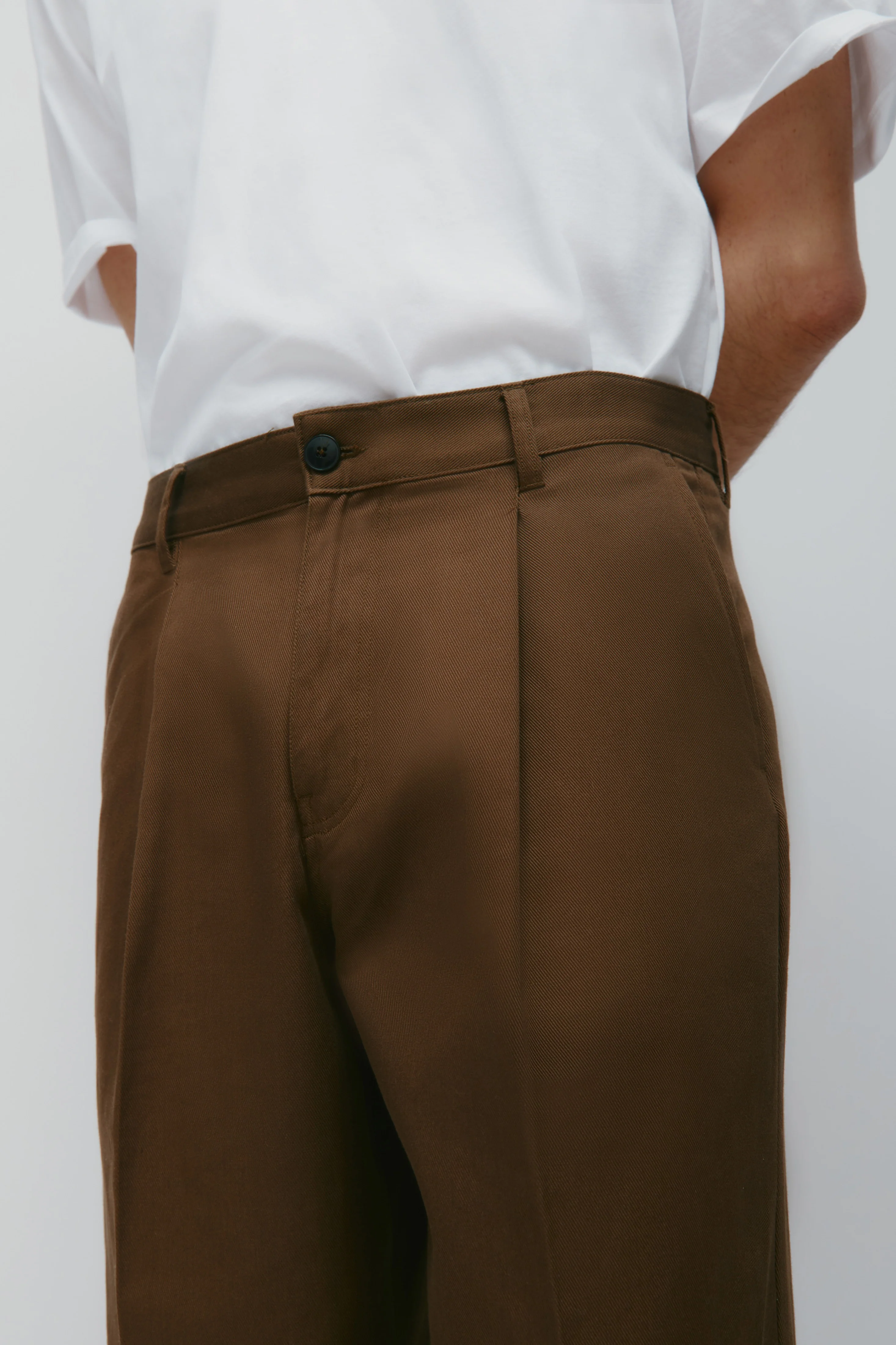 Men's Nilus Trouser in Walnut - Image 6