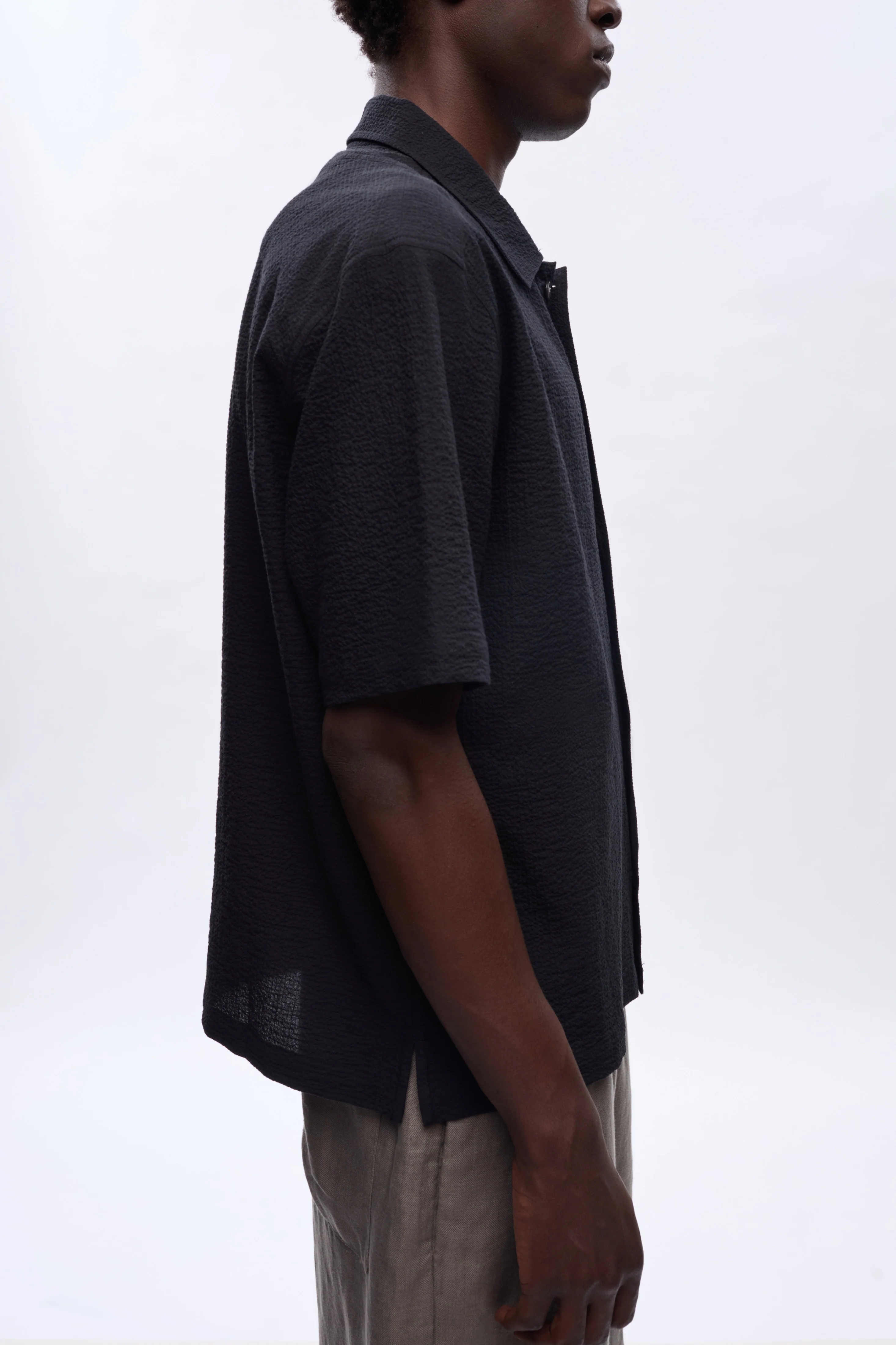 Men's Seersucker Shirt in Black - Image 3