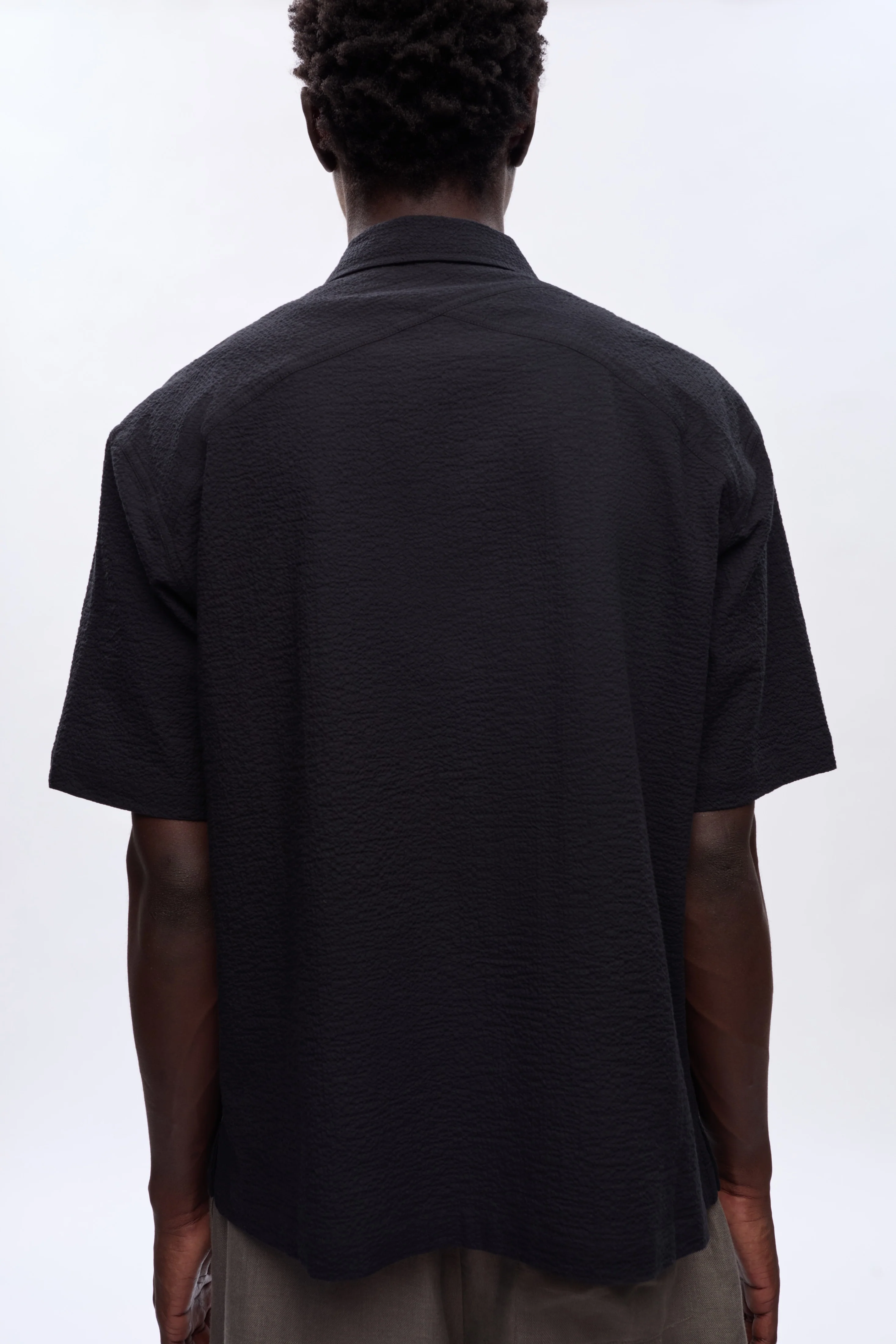 Men's Seersucker Shirt in Black - Image 4