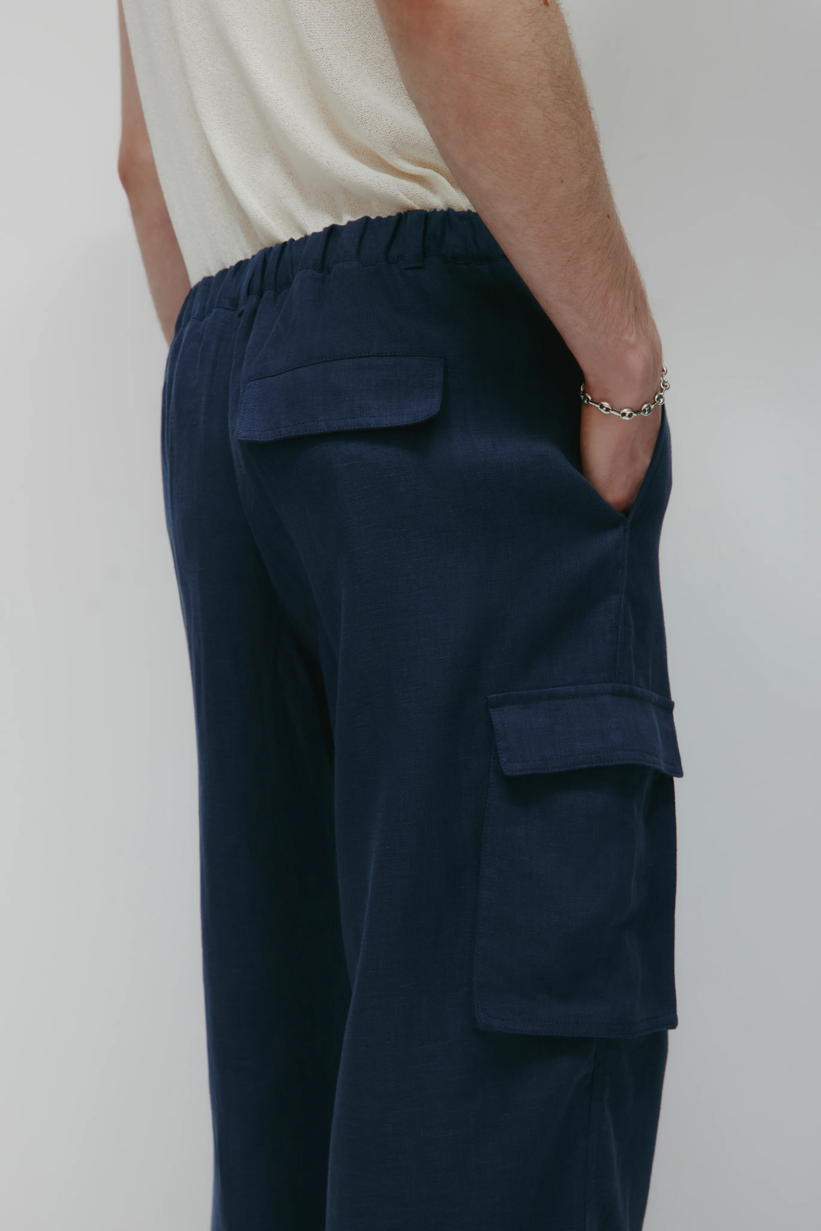Men's Sila Linen Cargo Pant in Dark Indigo - Image 3