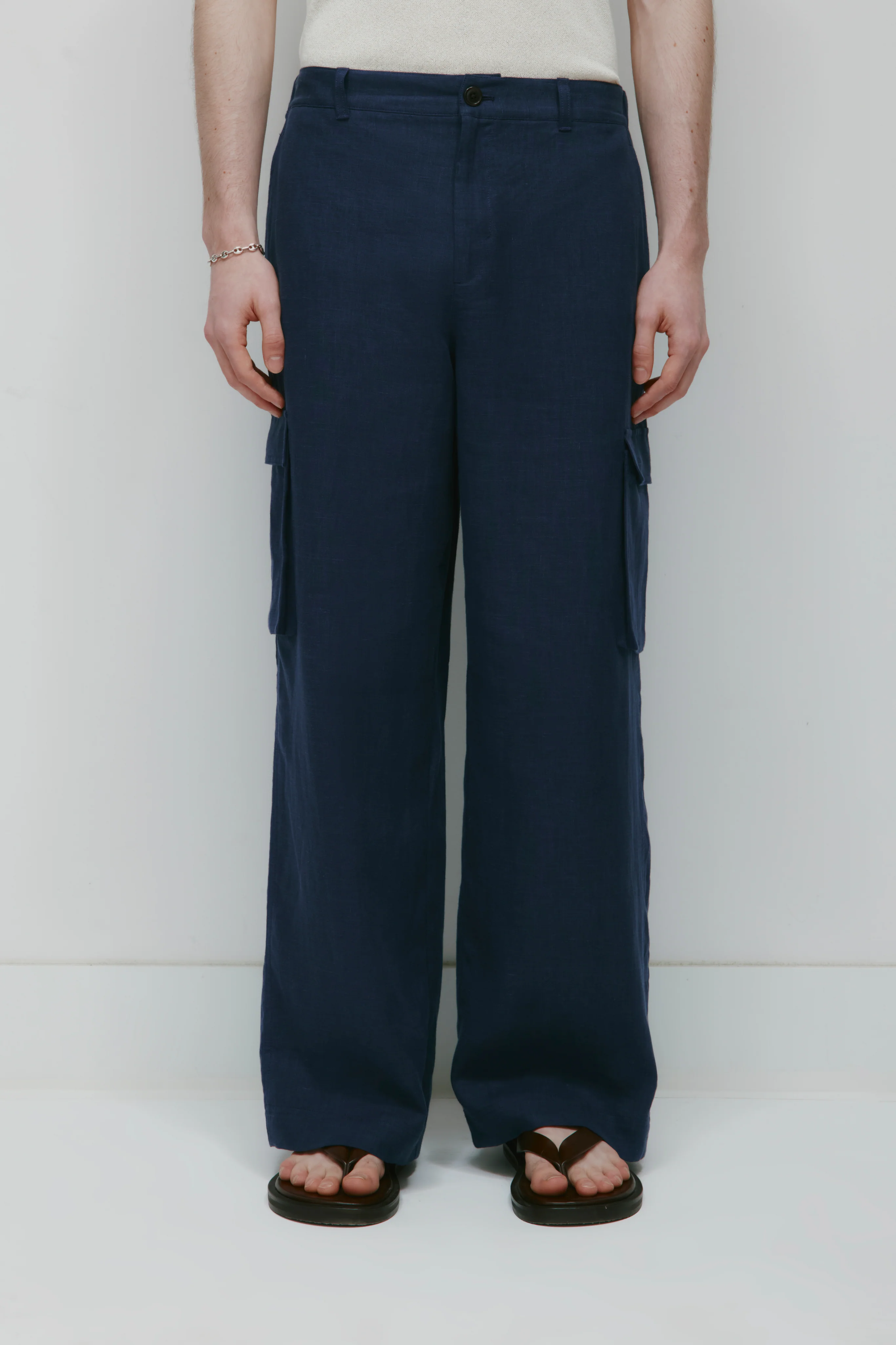 Men's Sila Linen Cargo Pant in Dark Indigo - Image 4