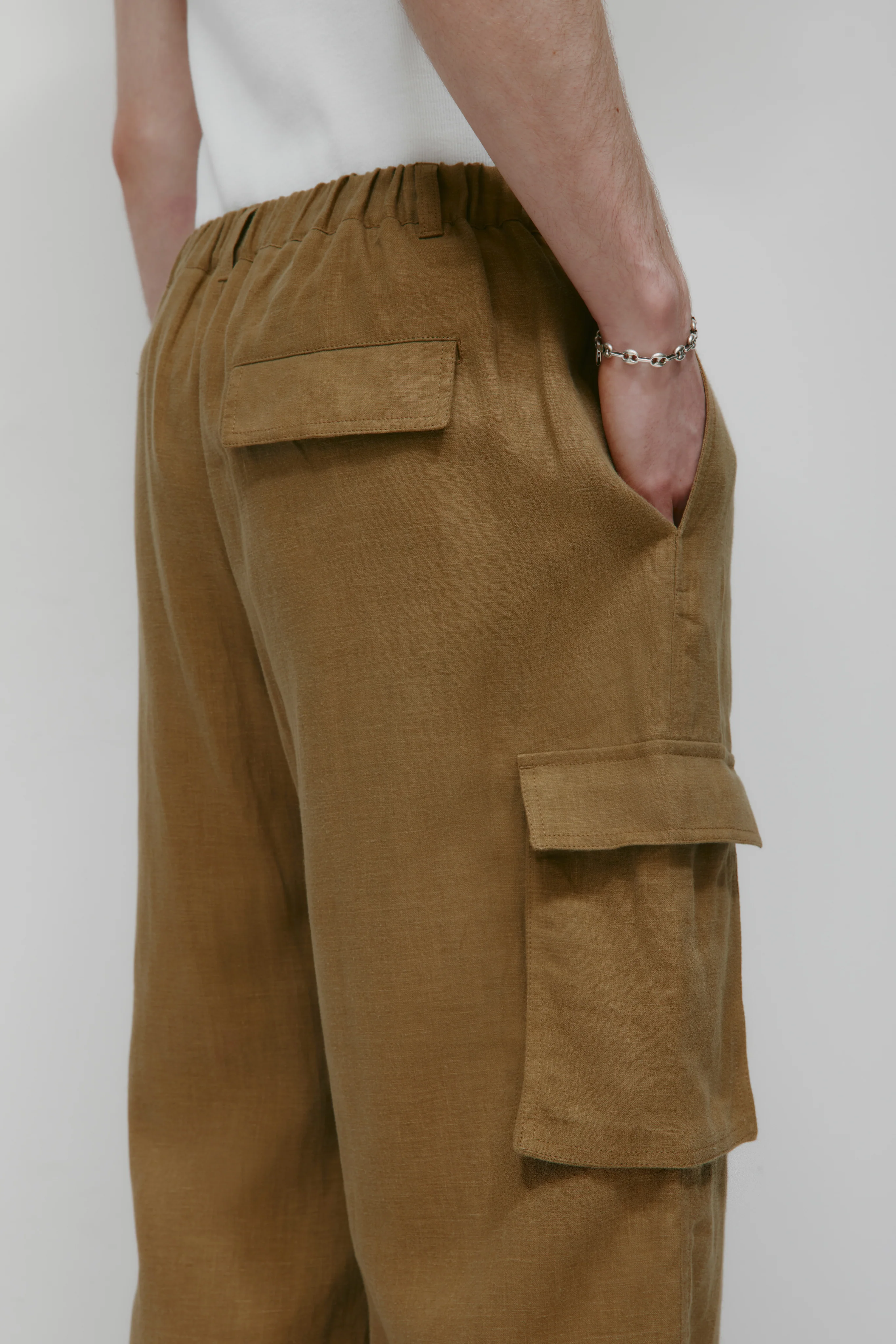 Men's Sila Linen Cargo Pant in Otter - Image 3