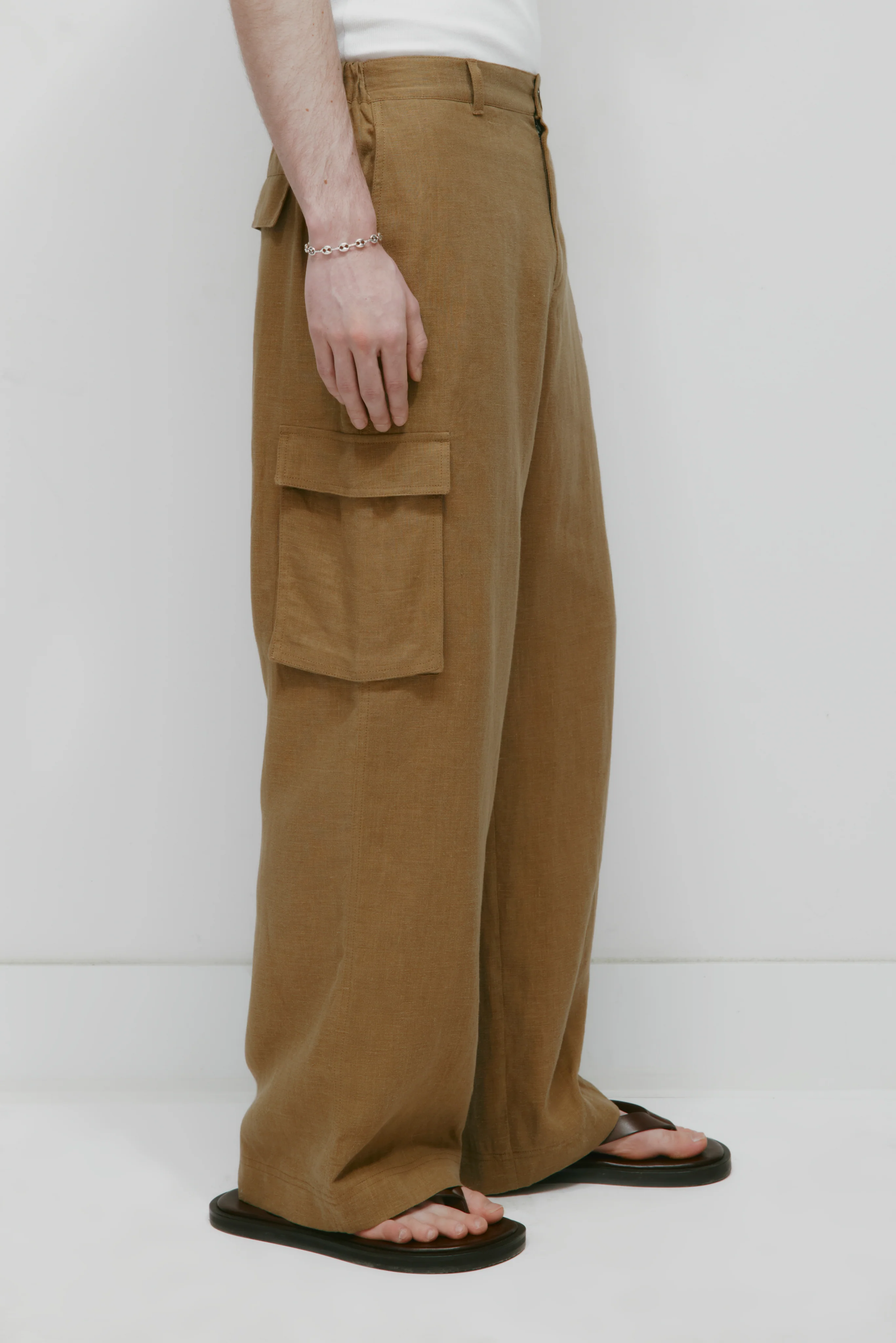 Men's Sila Linen Cargo Pant in Otter - Image 4