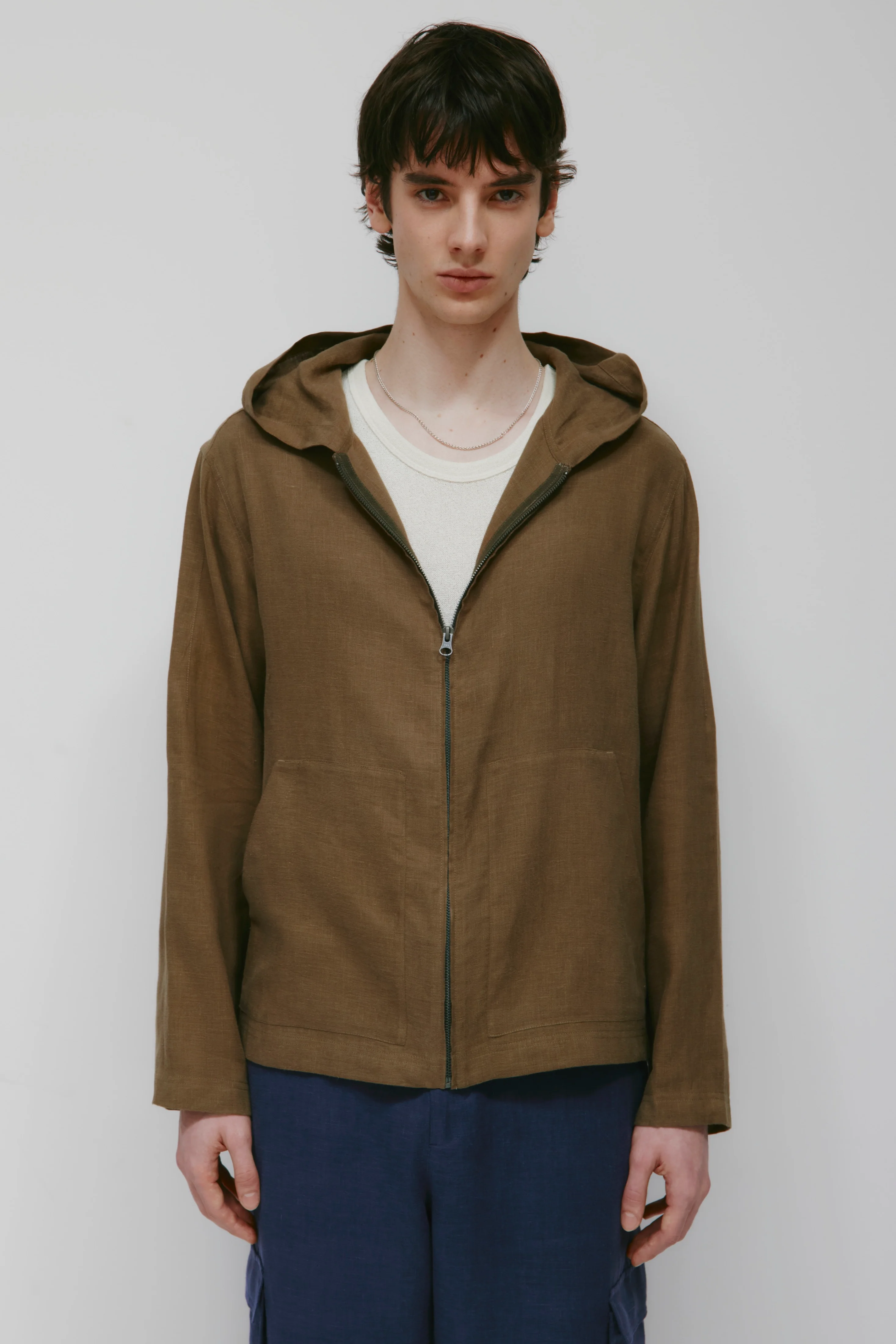 Men's Sila Linen Hoodie in Teak - Image 3