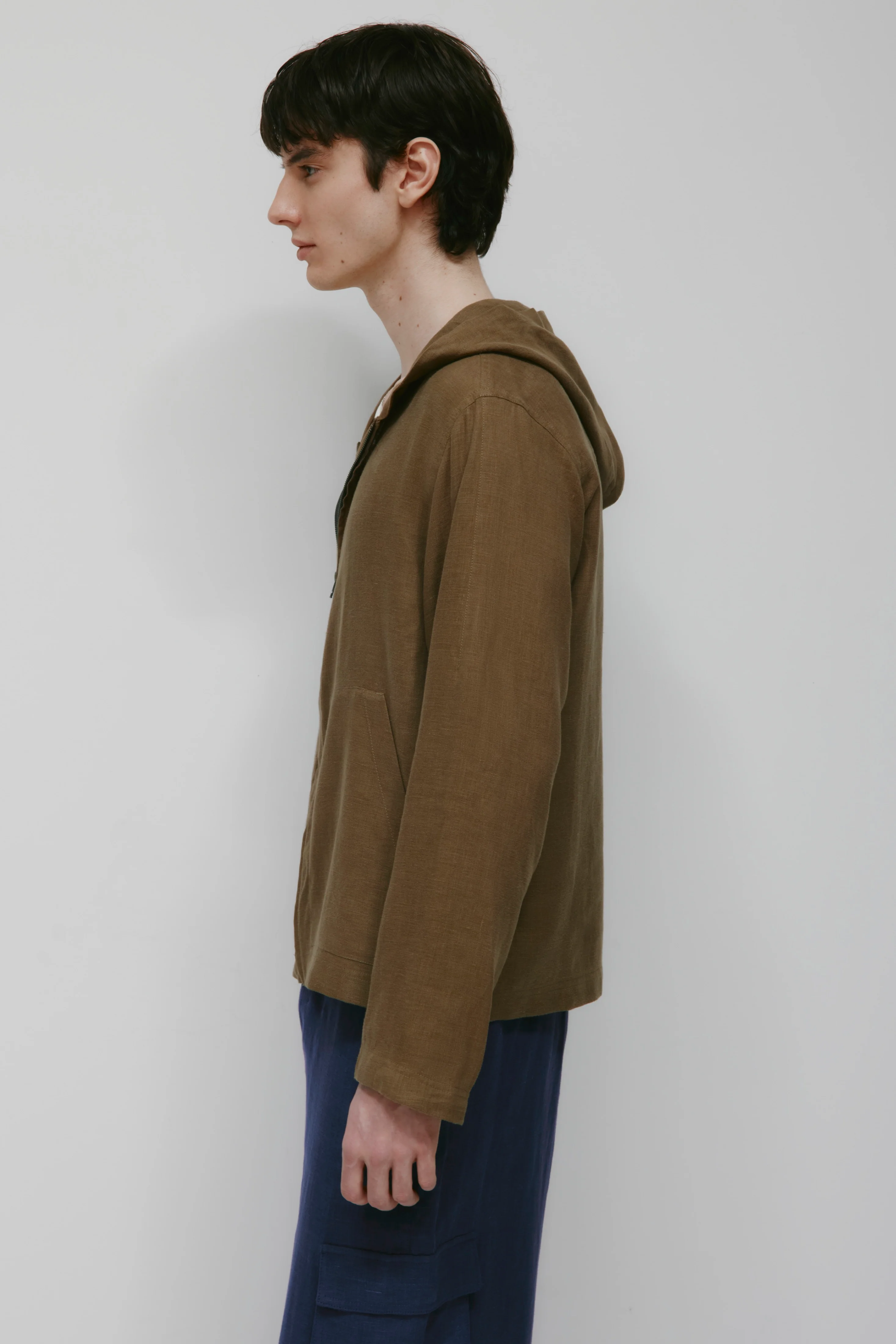 Men's Sila Linen Hoodie in Teak - Image 4