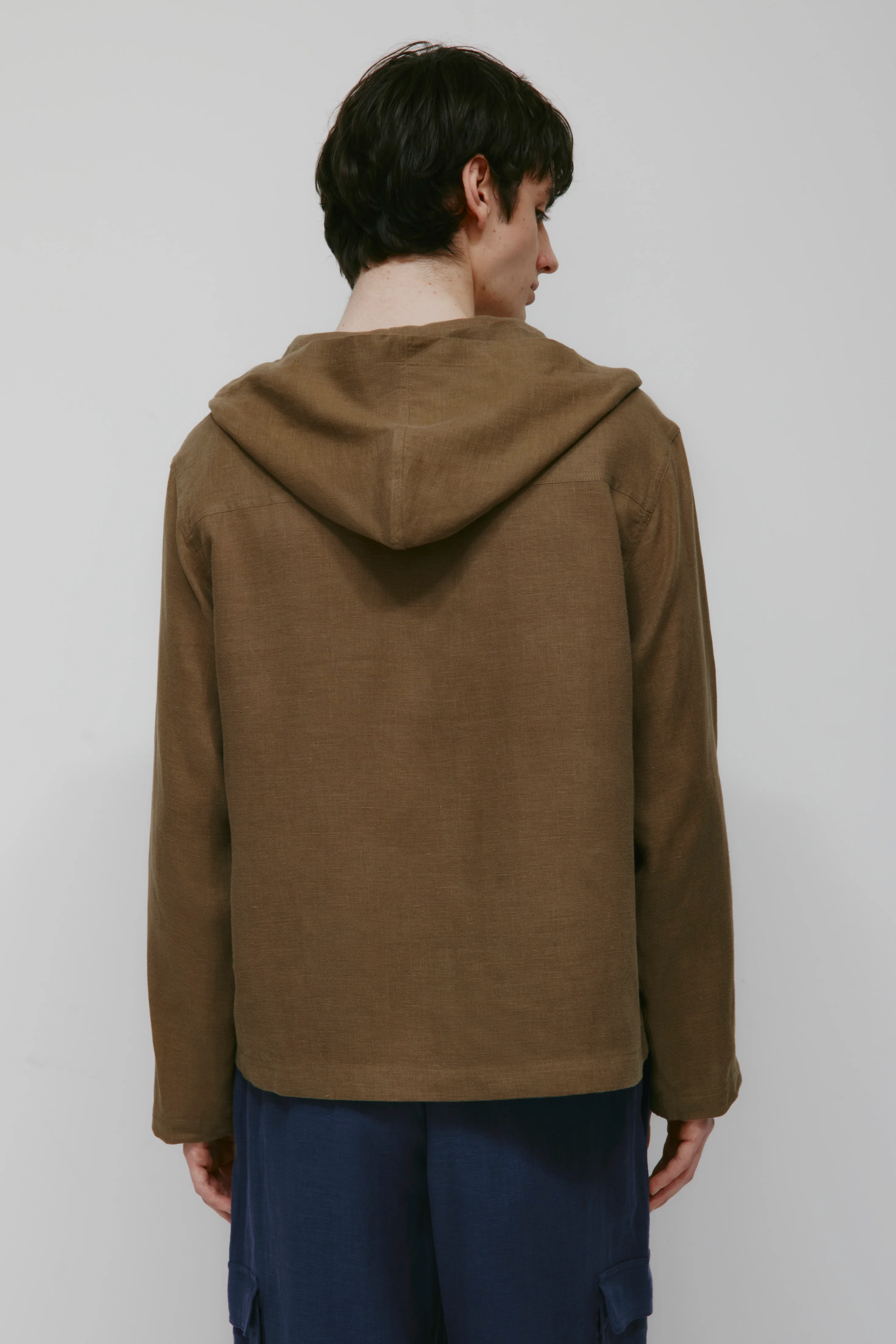 Men's Sila Linen Hoodie in Teak - Image 5