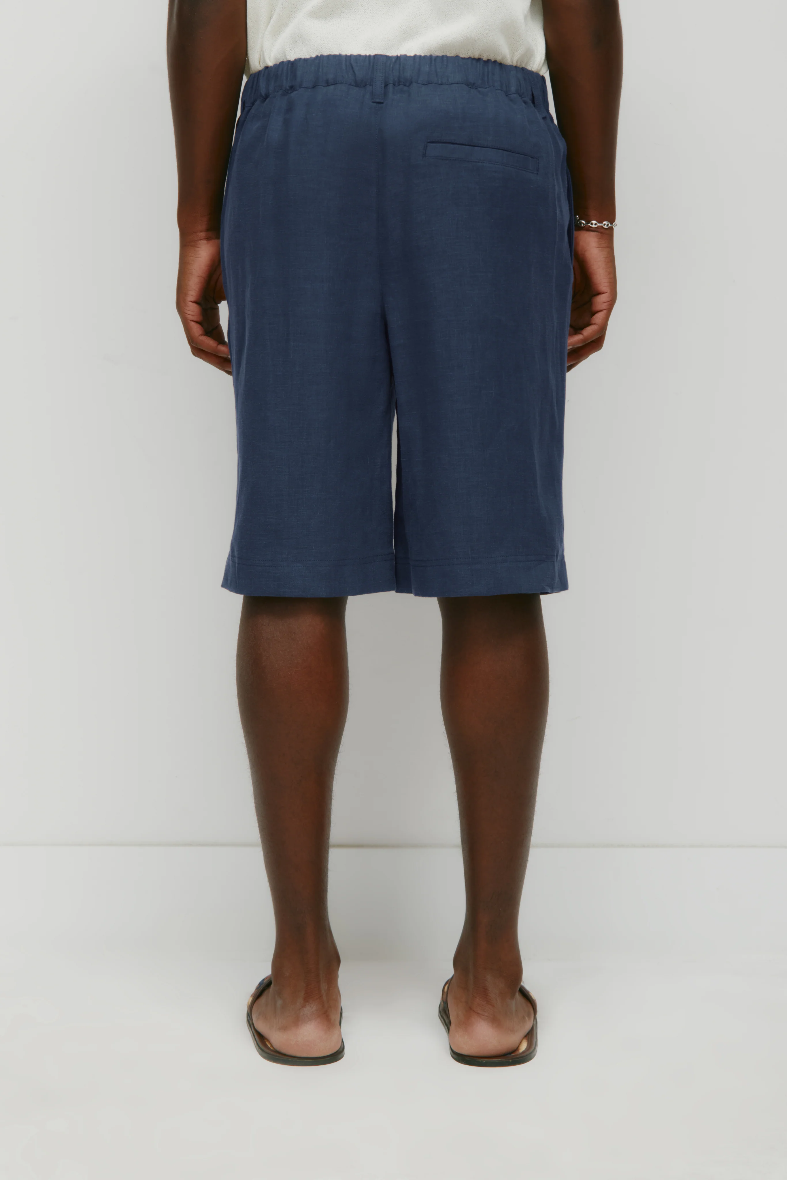 Men's Sila Linen Short in Dark Indigo - Image 4