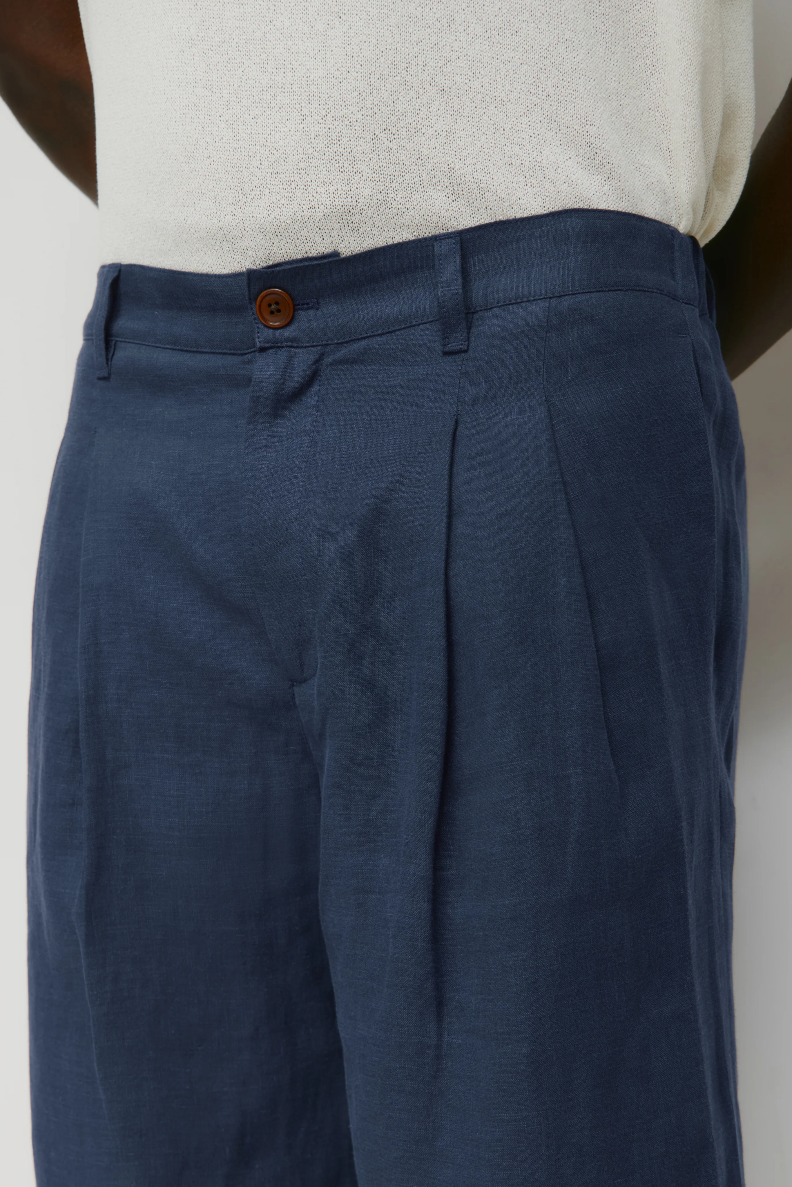 Men's Sila Linen Short in Dark Indigo - Image 5