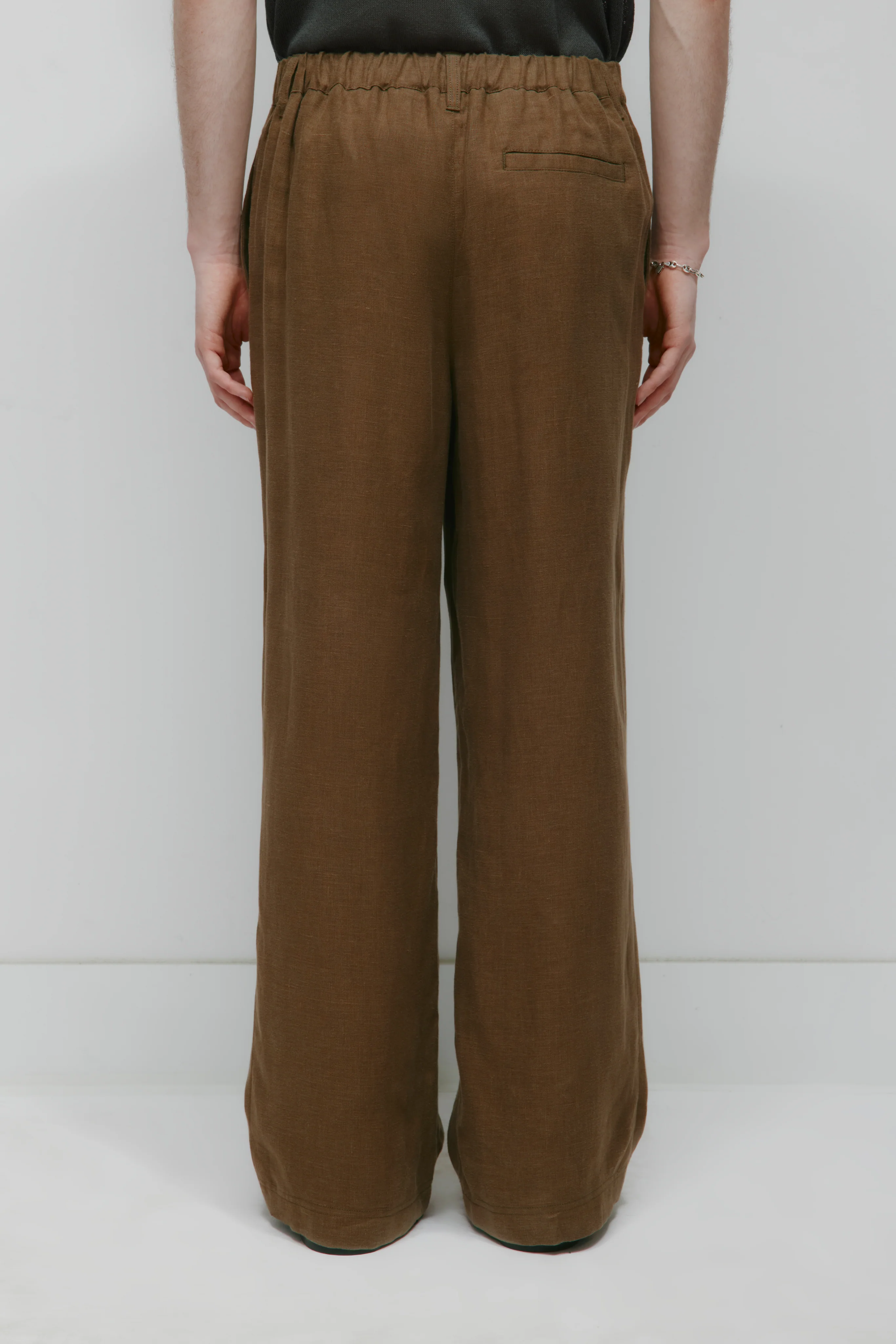 Men's Sila Linen Trouser in Teak - Image 5