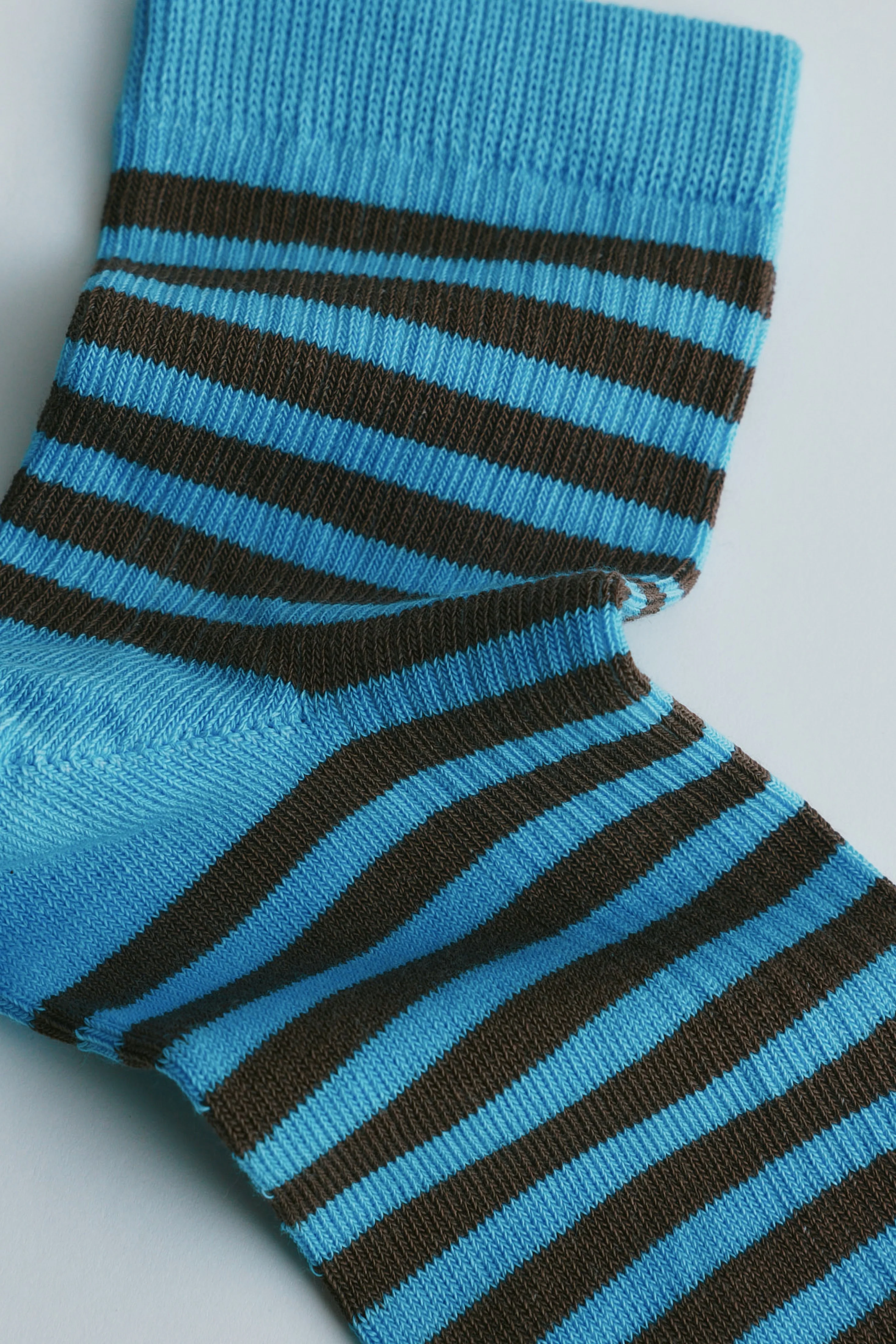Rib Ankle Socks in Azure/Bark Stripe - Image 4