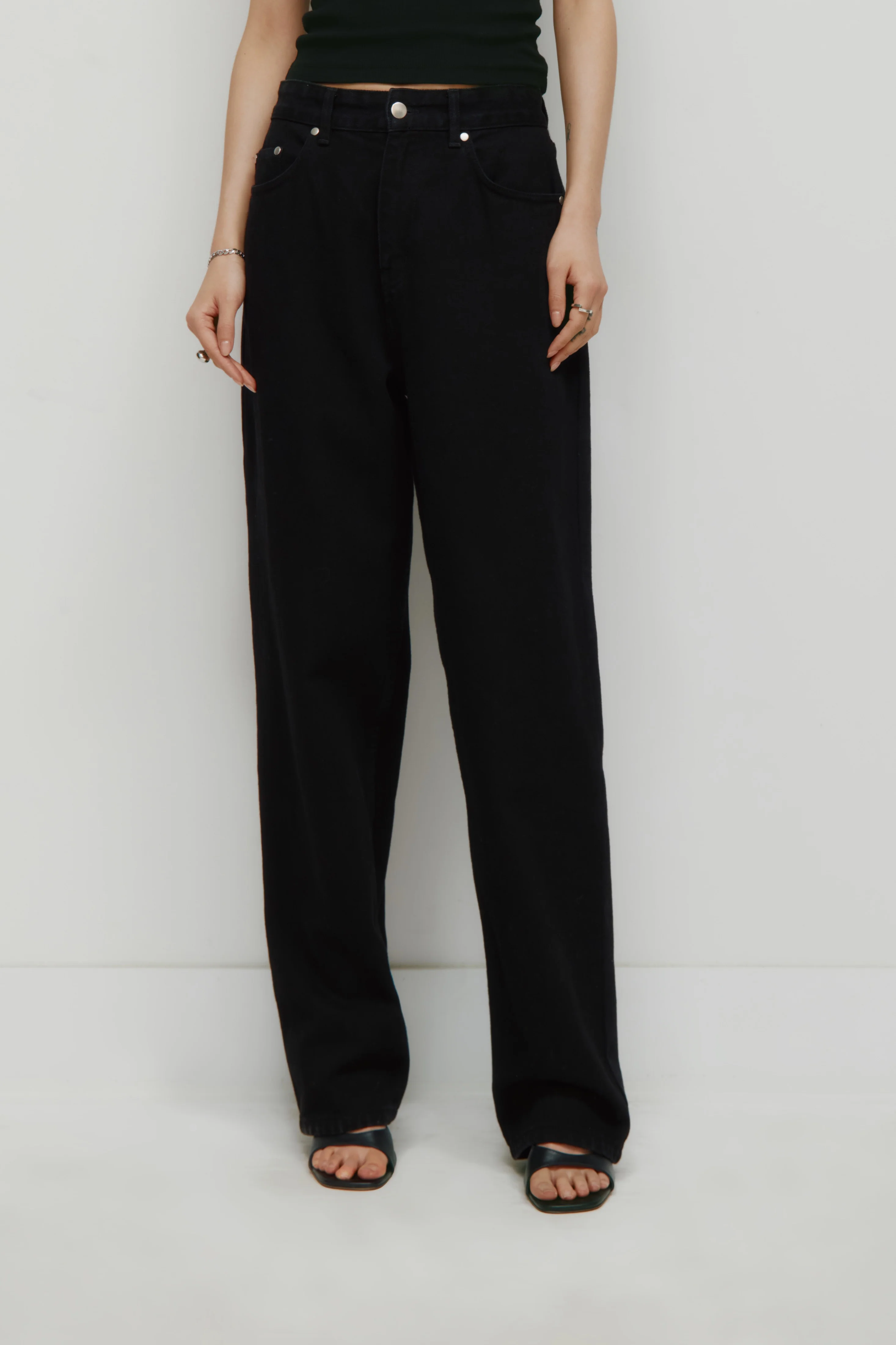 Antifit Denim in Black - Image 4