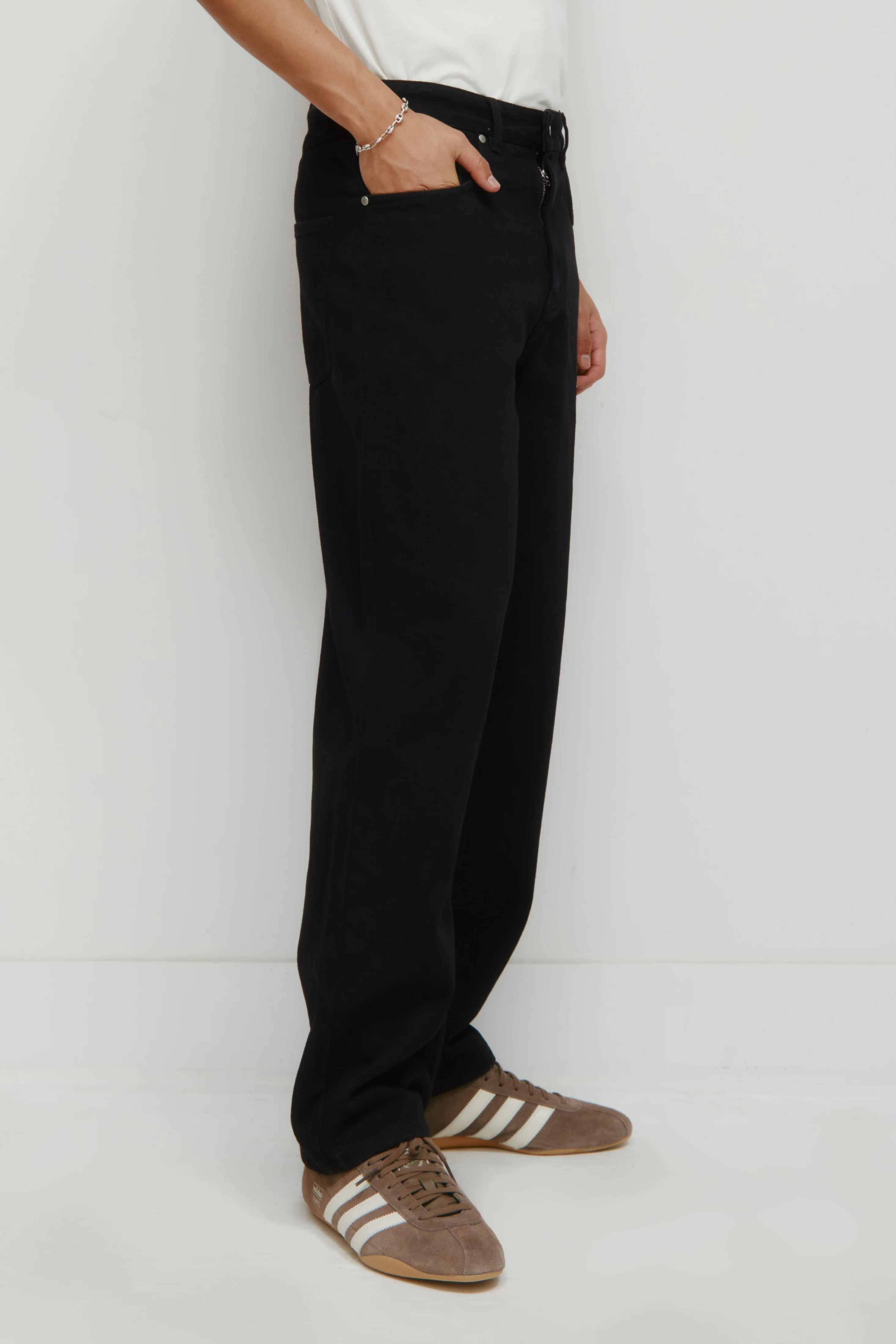 Antifit Denim in Black - Image 5