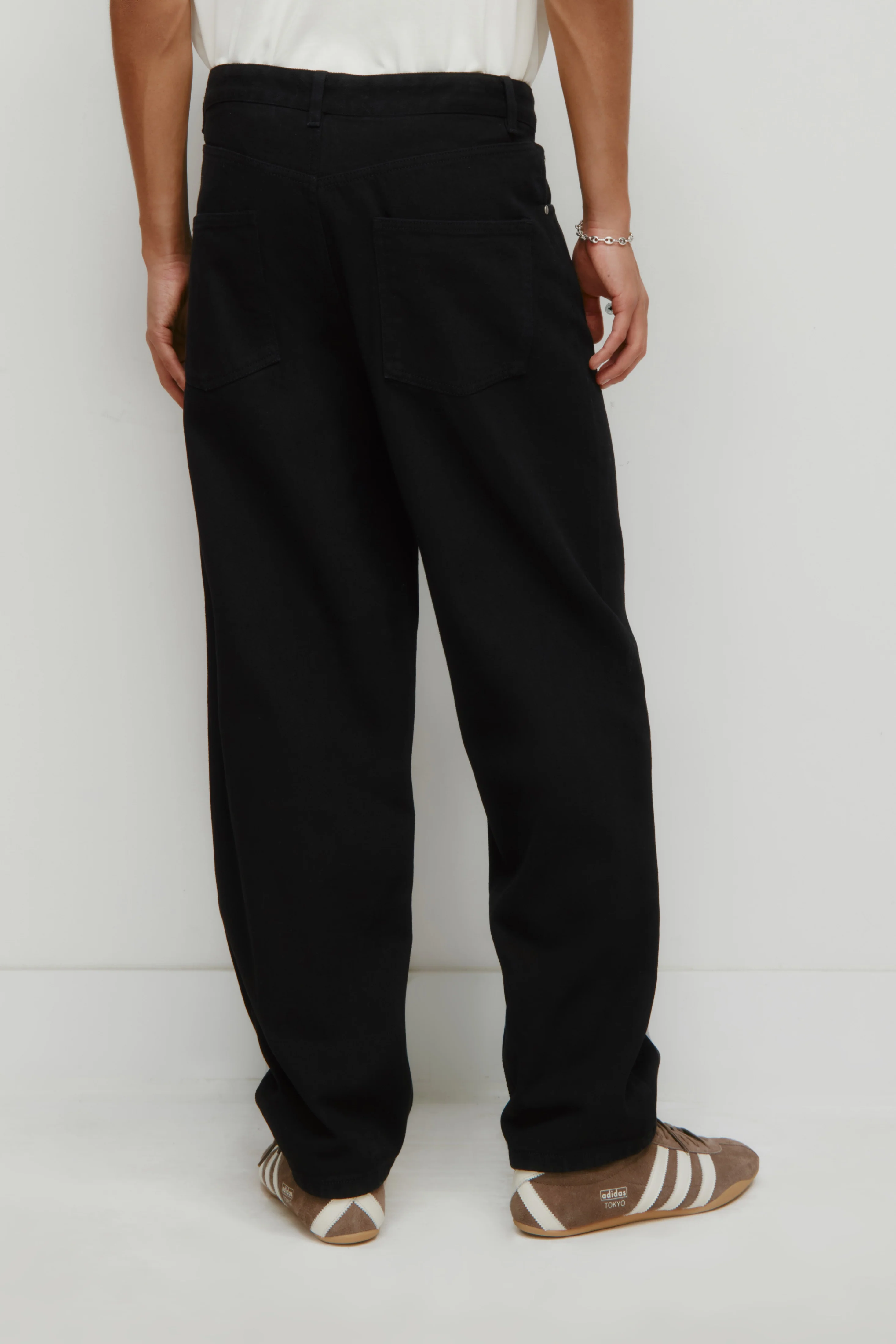 Antifit Denim in Black - Image 7