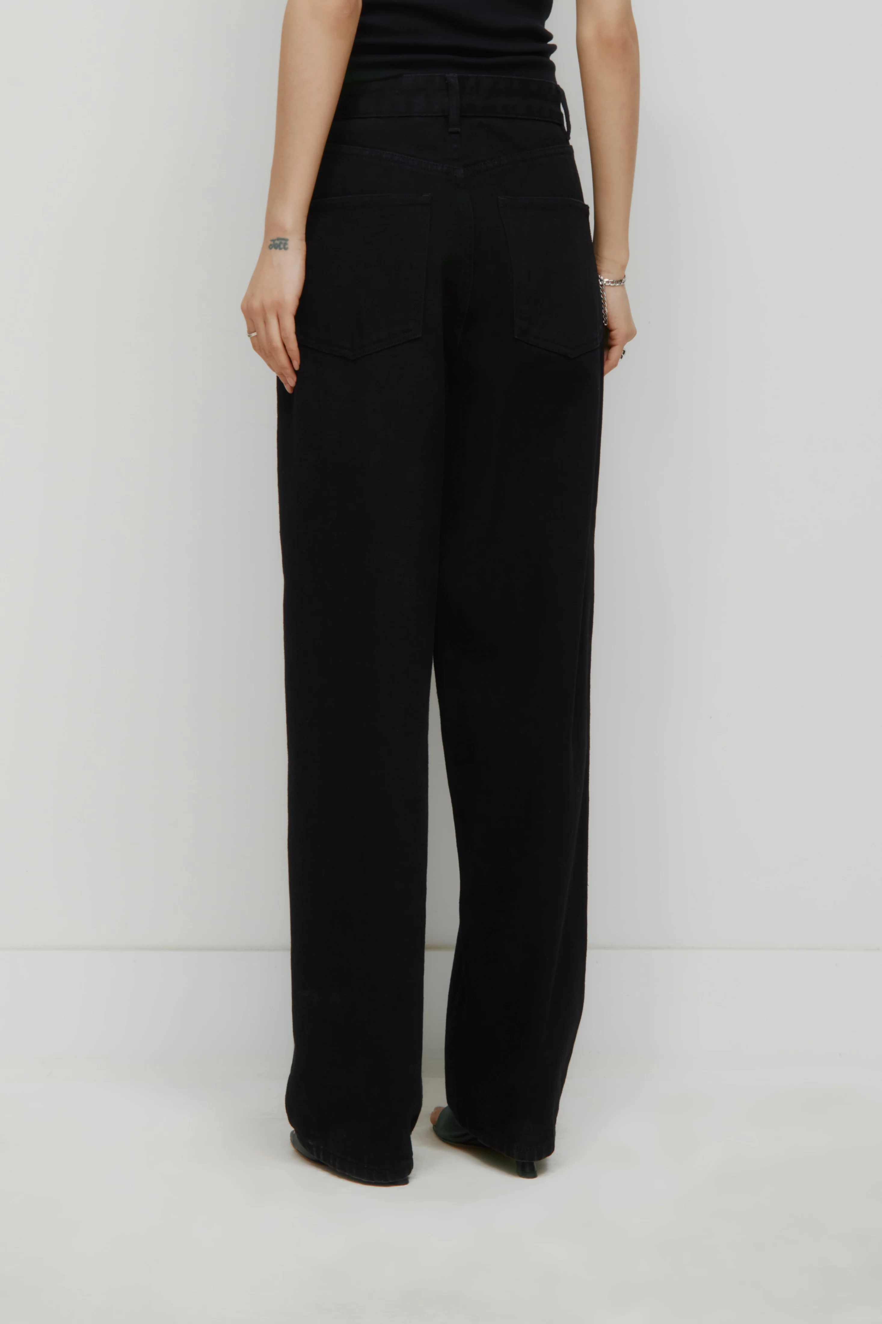 Antifit Denim in Black - Image 8