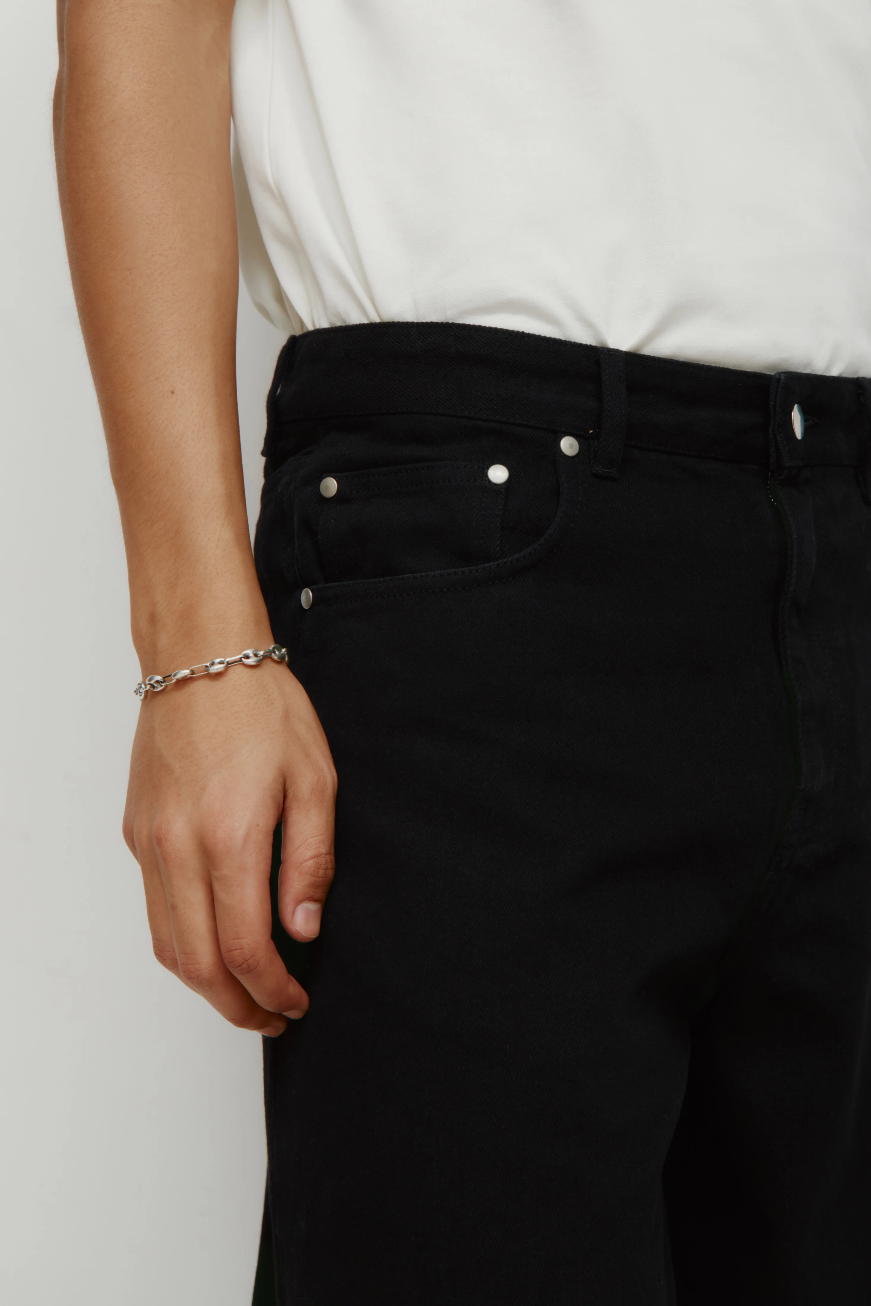 Antifit Denim in Black - Image 9