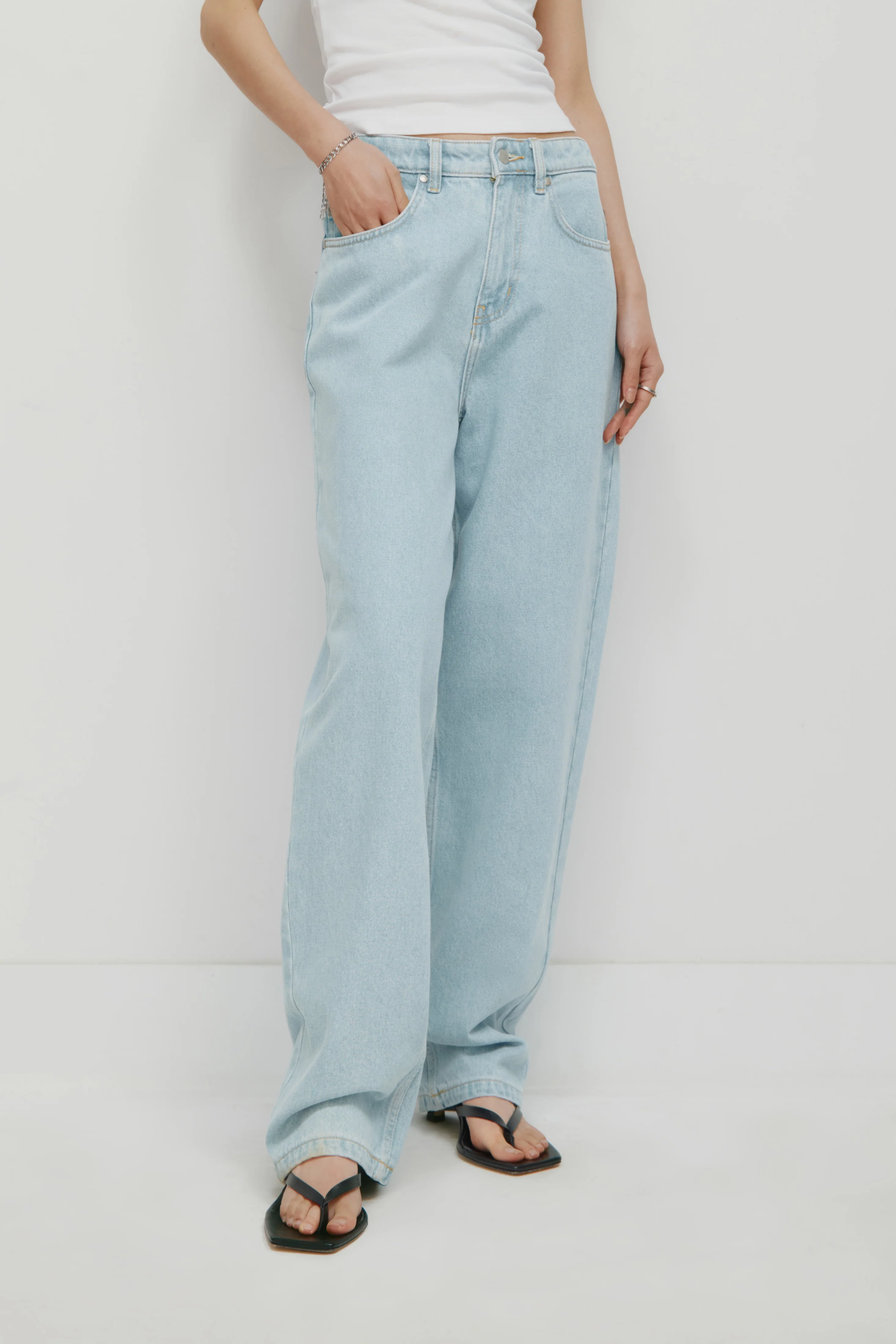 Antifit Denim in Light Wash - Image 4