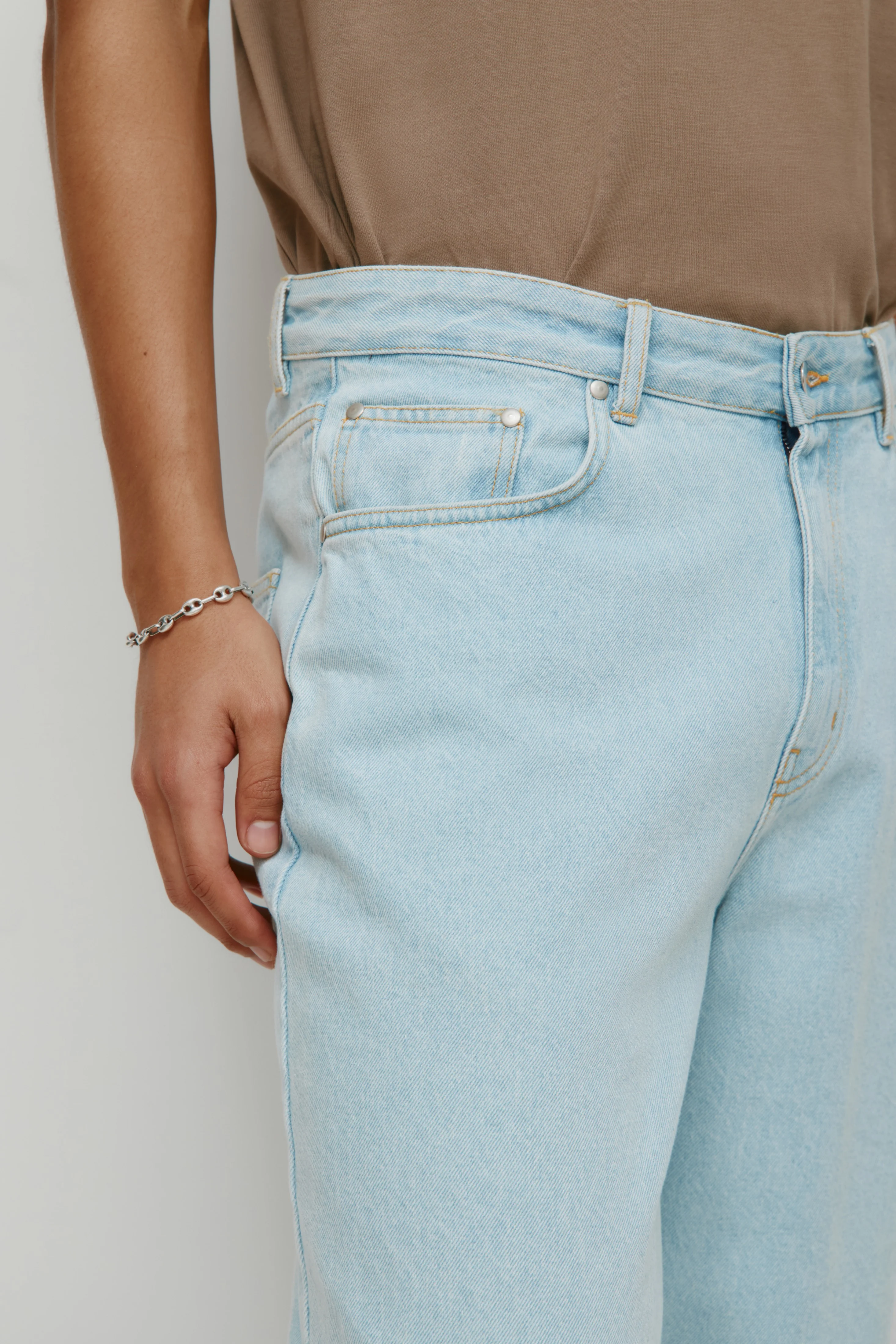 Antifit Denim in Light Wash - Image 9
