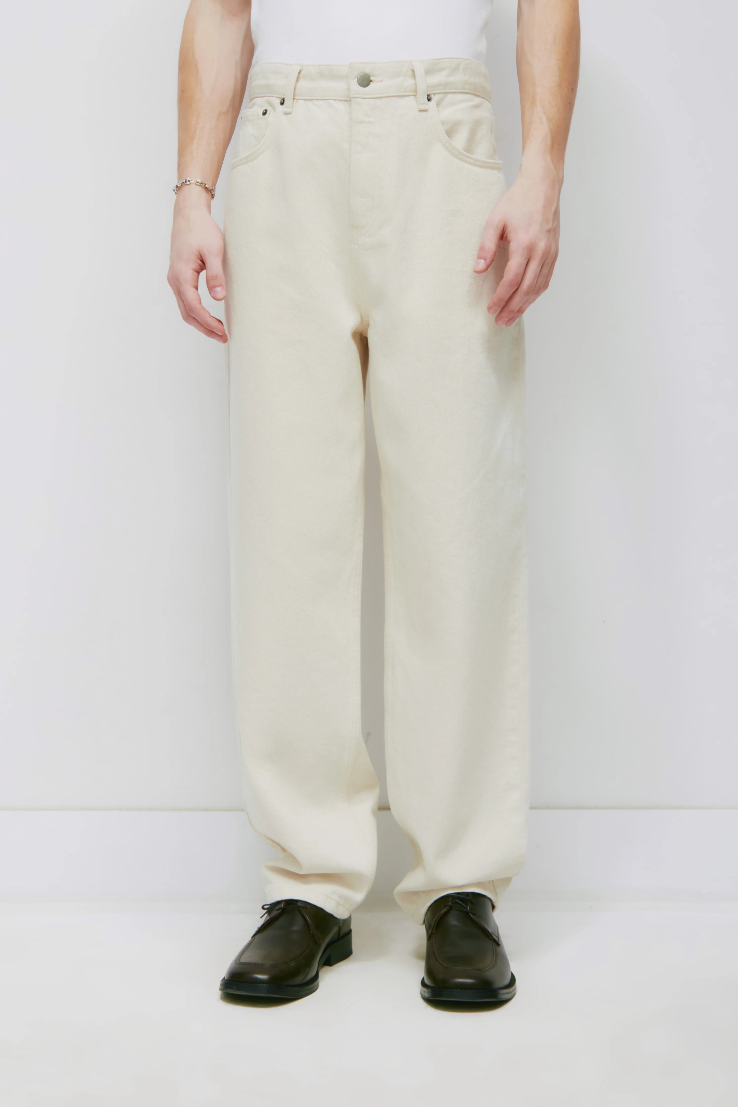 Antifit Denim in Natural - Image 3