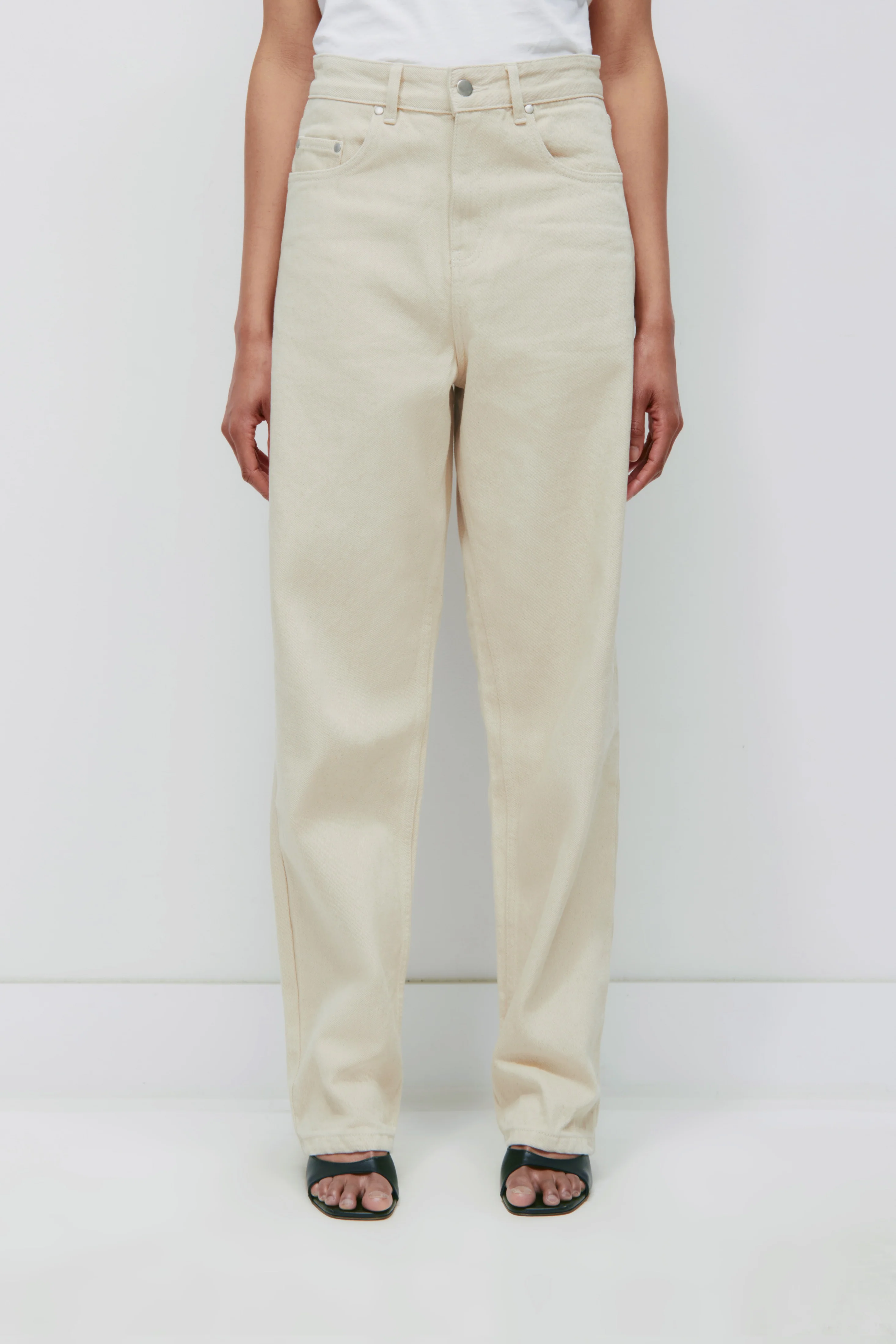 Antifit Denim in Natural - Image 4
