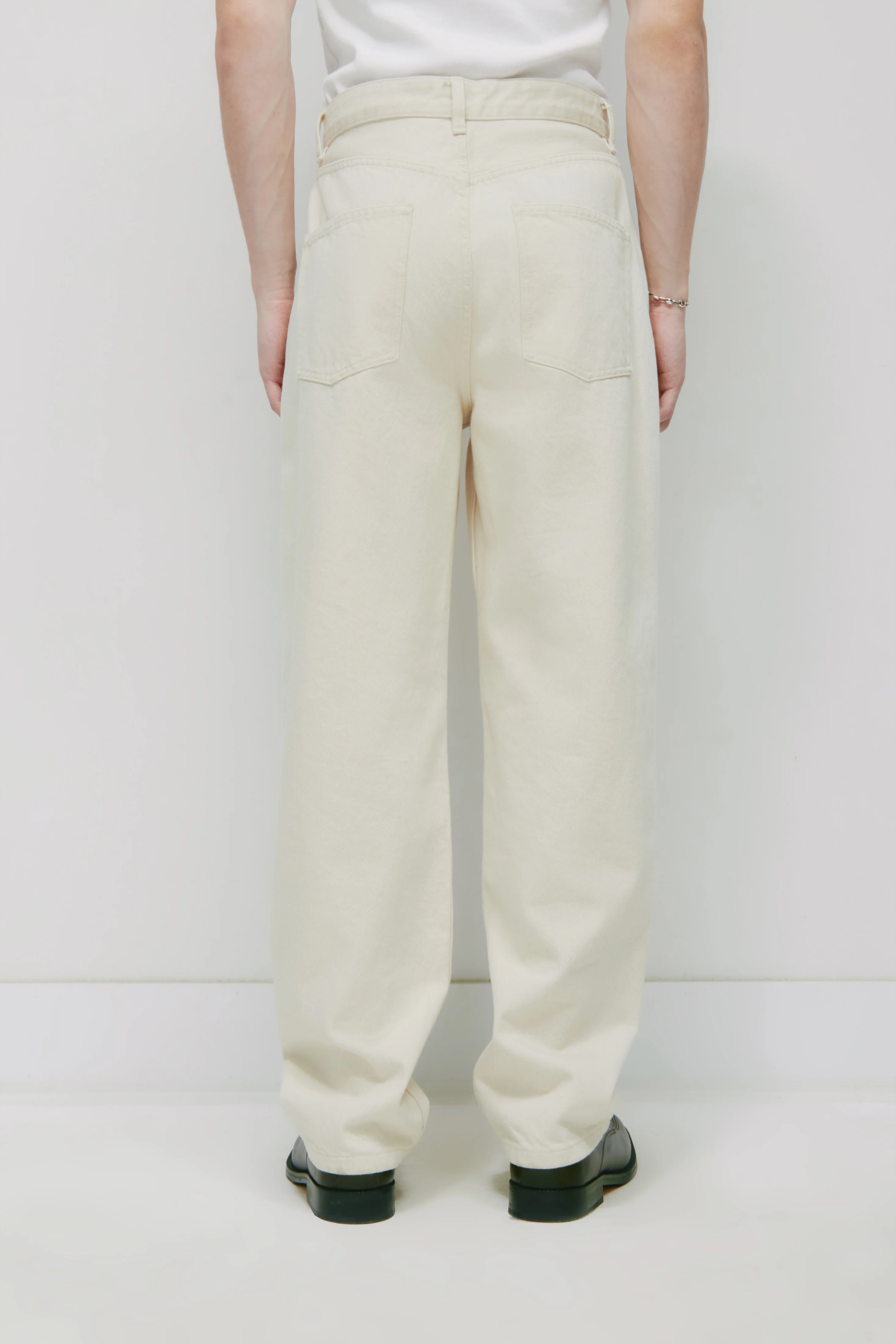 Antifit Denim in Natural - Image 5