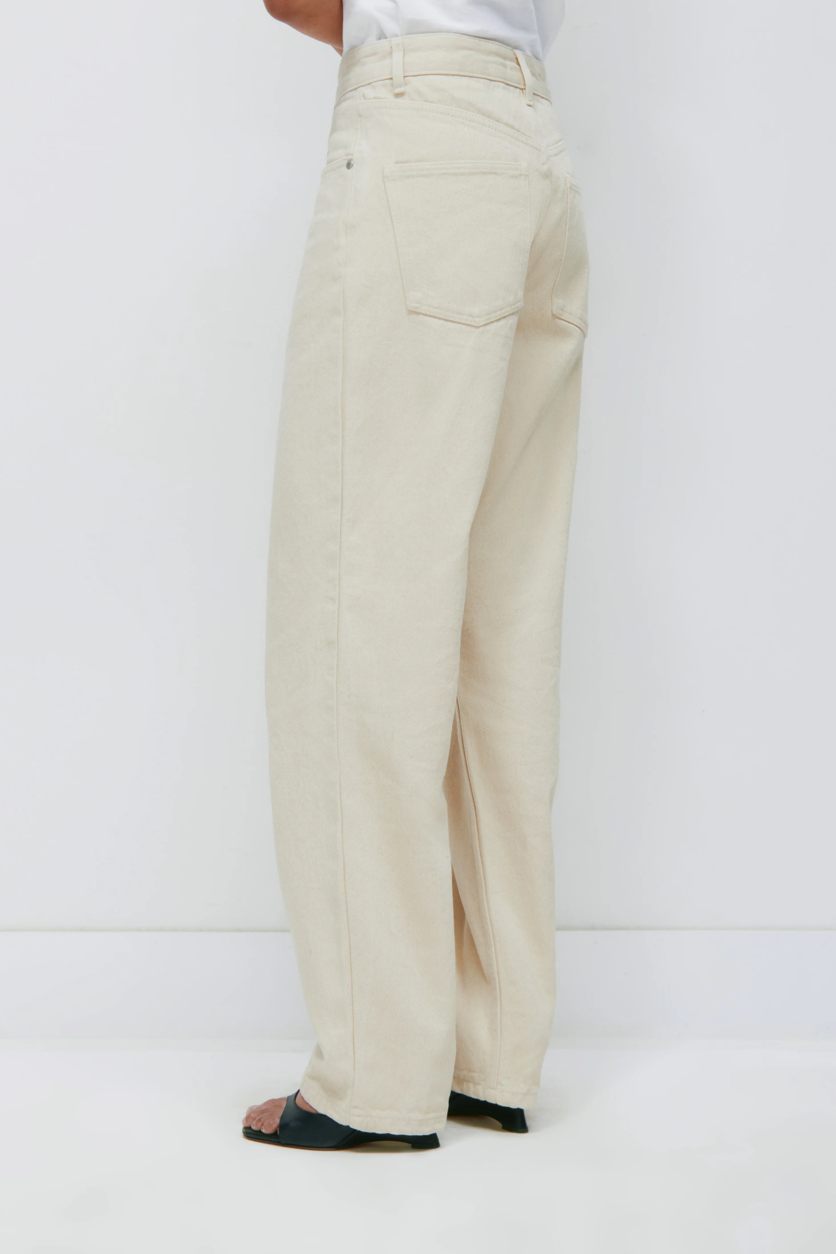 Antifit Denim in Natural - Image 6